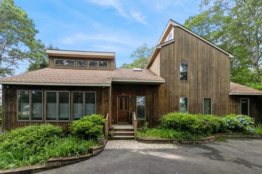 1572 Middle Road Property Photo 1