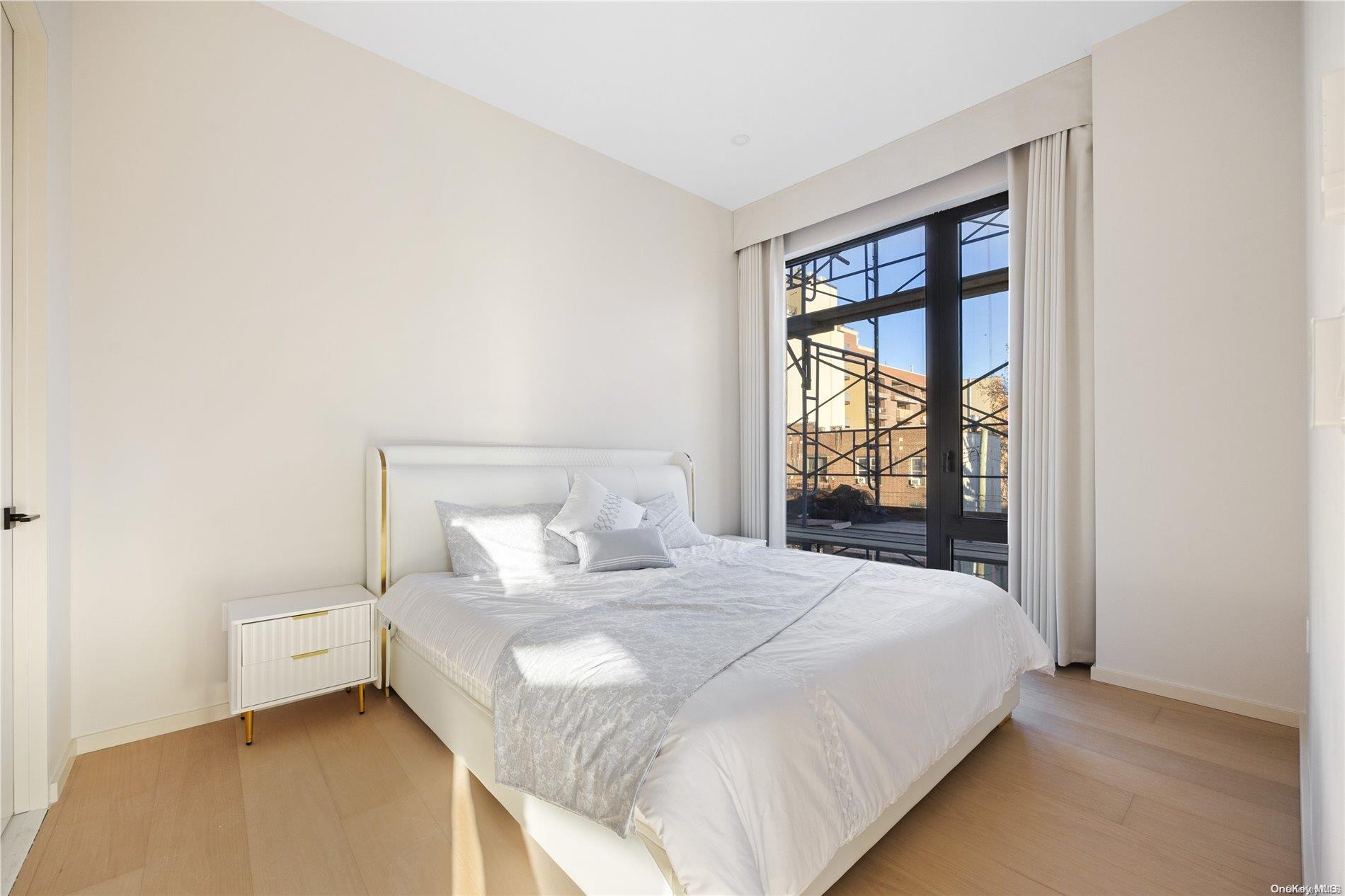31-16 21st Street Ph1a Property Photo 10