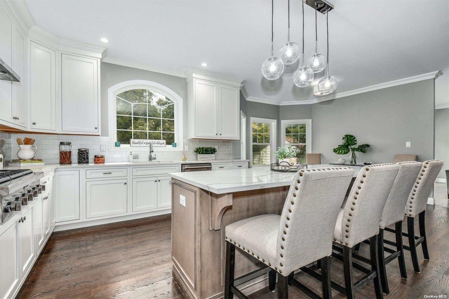 56 Syosset Circle Property Photo 8