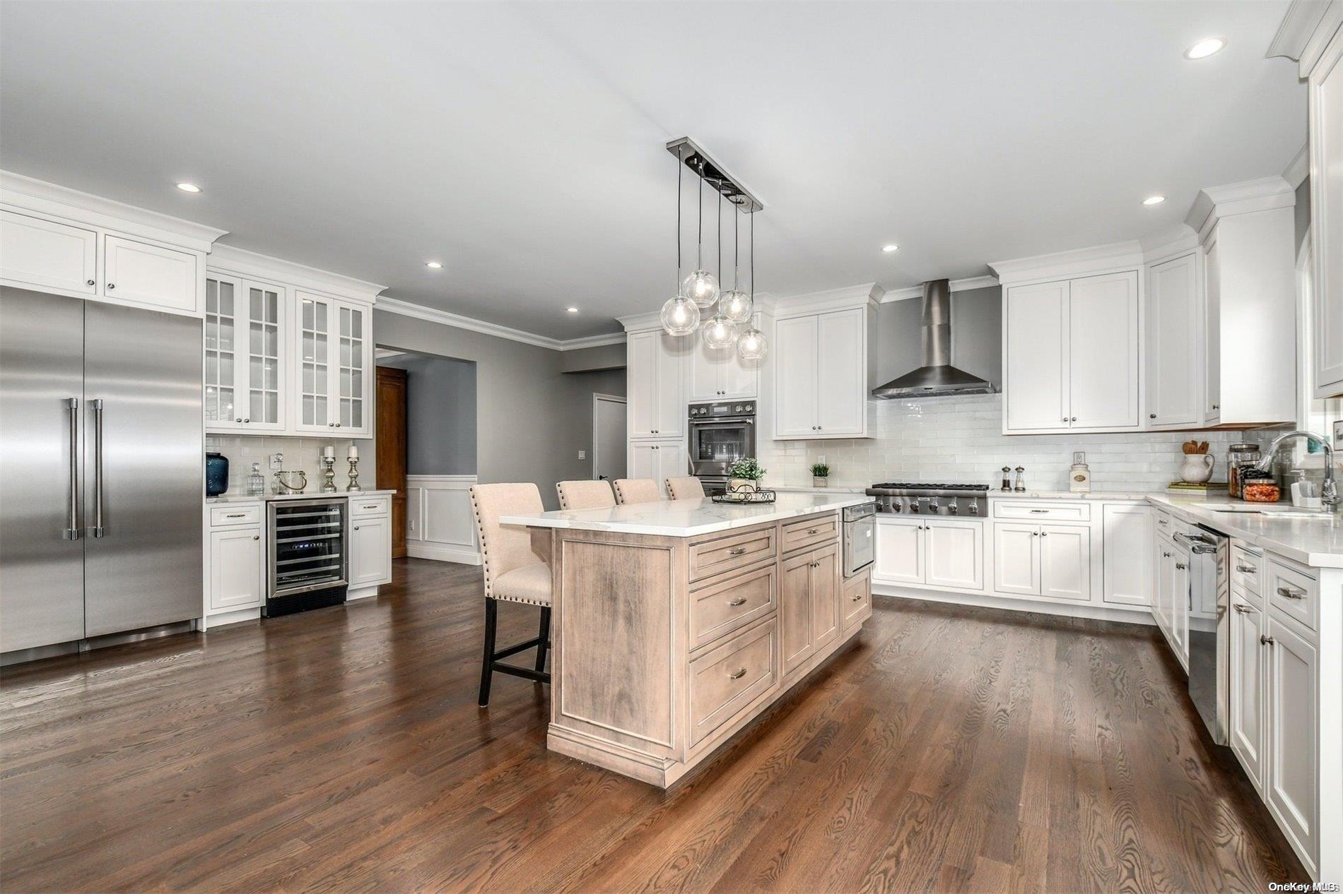 56 Syosset Circle Property Photo 10