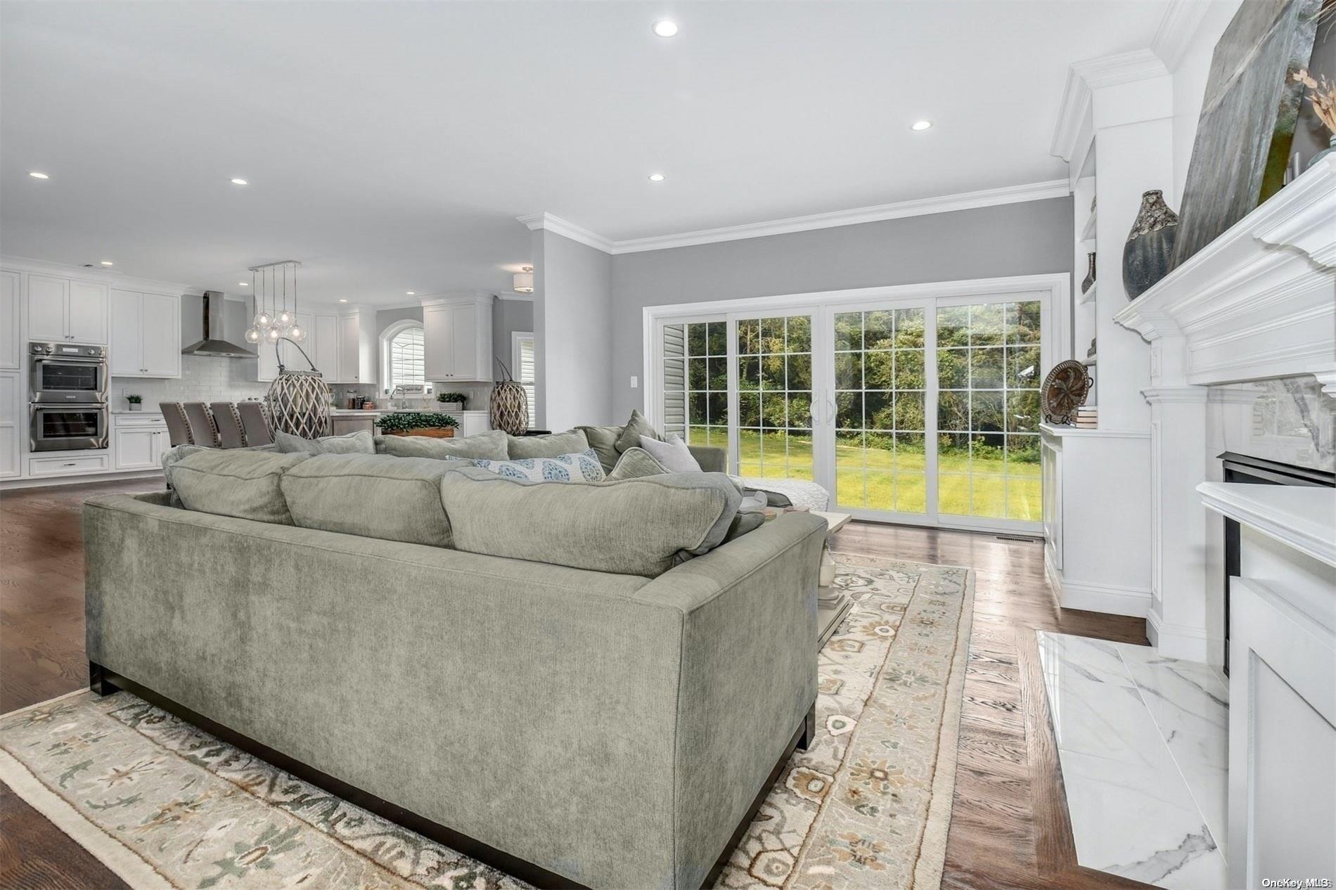 56 Syosset Circle Property Photo 12