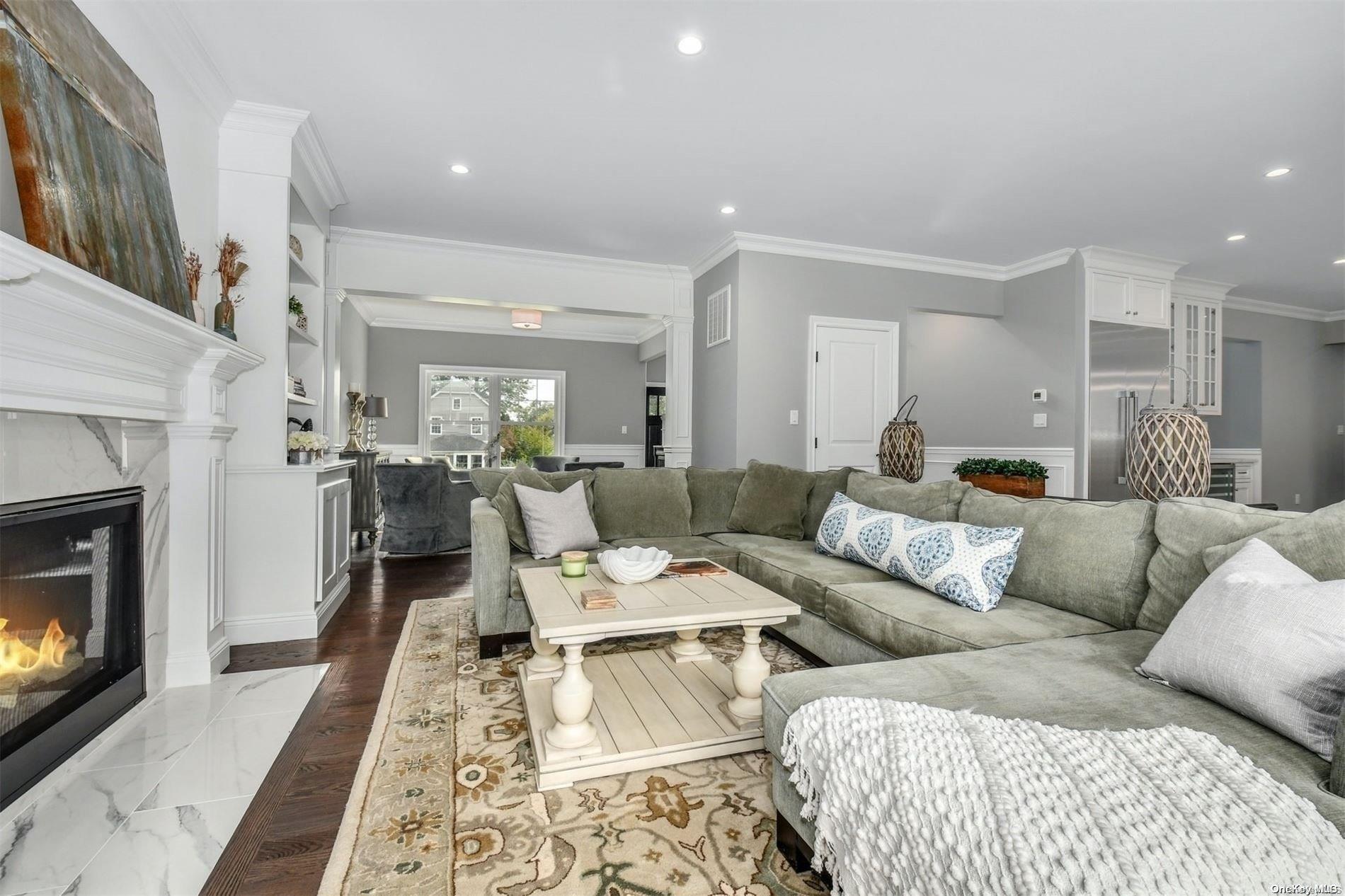 56 Syosset Circle Property Photo 14