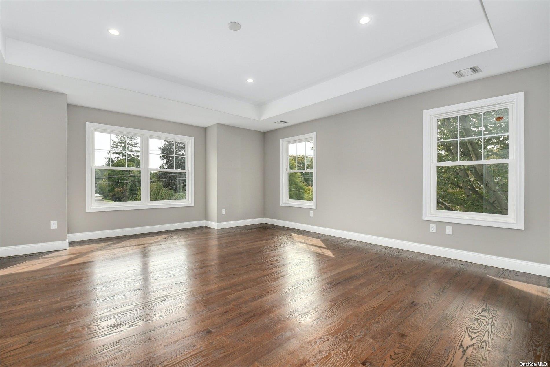 56 Syosset Circle Property Photo 15