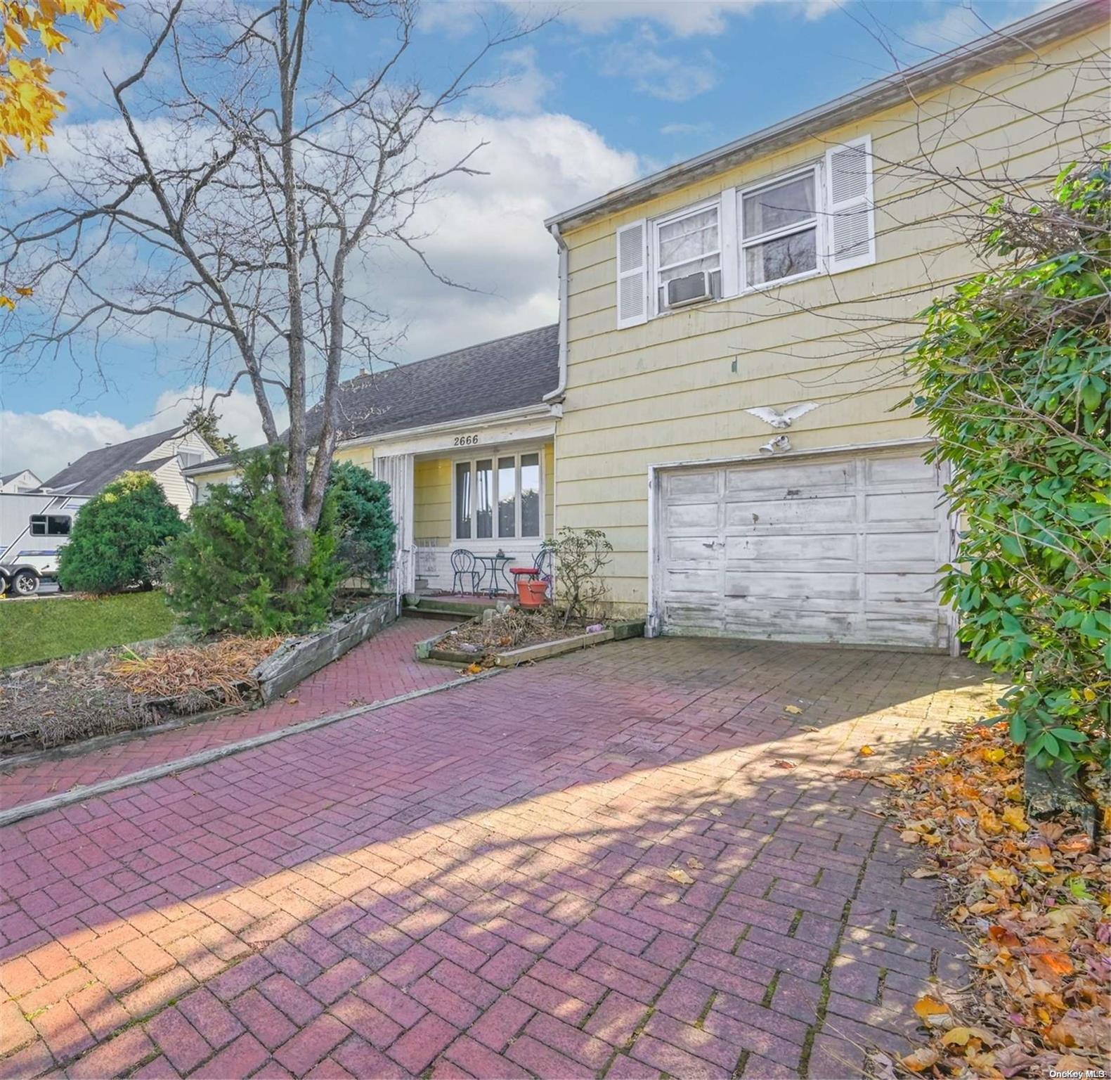 2666 Lexington Avenue Property Photo 2
