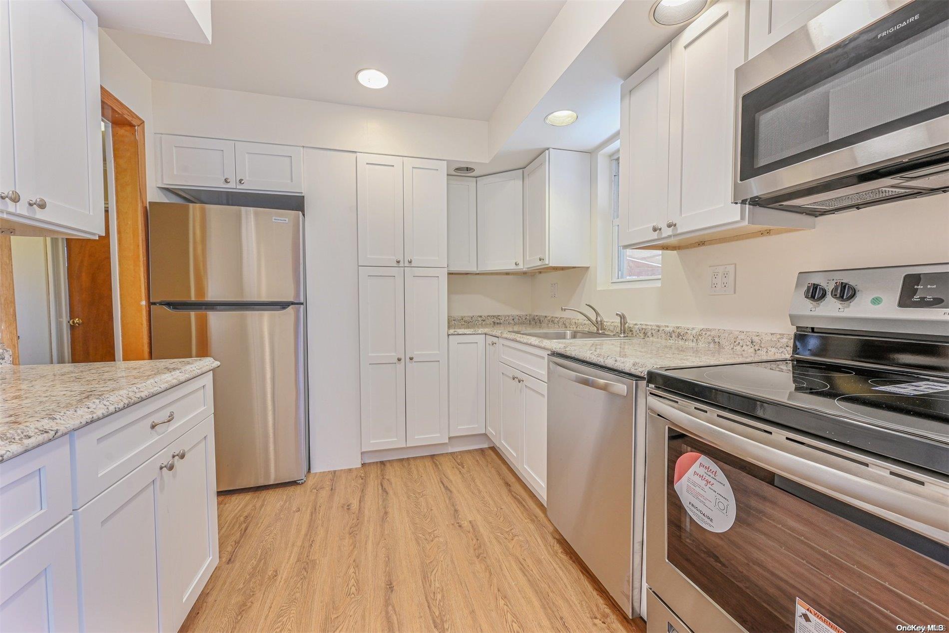 2666 Lexington Avenue Property Photo 6