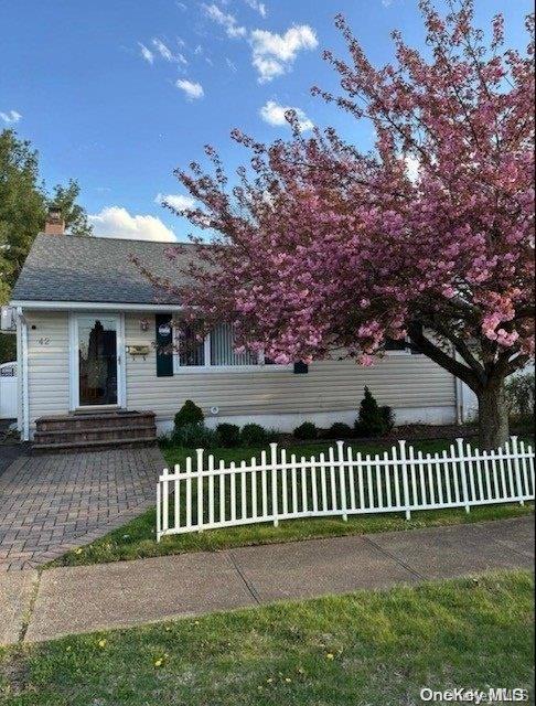 42 Dakota Street Property Photo 1