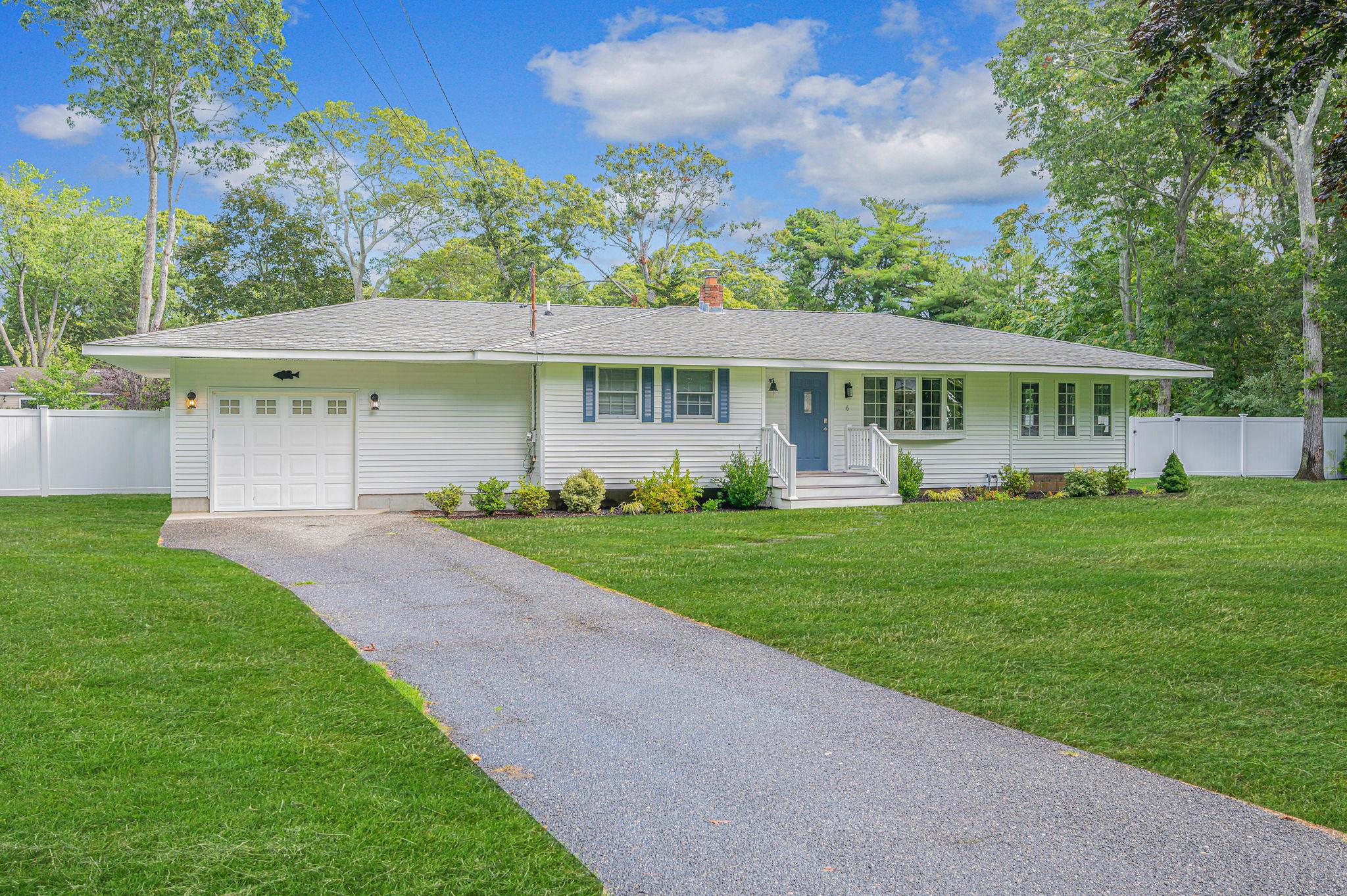 6 Rolling Hill Road Property Photo 2
