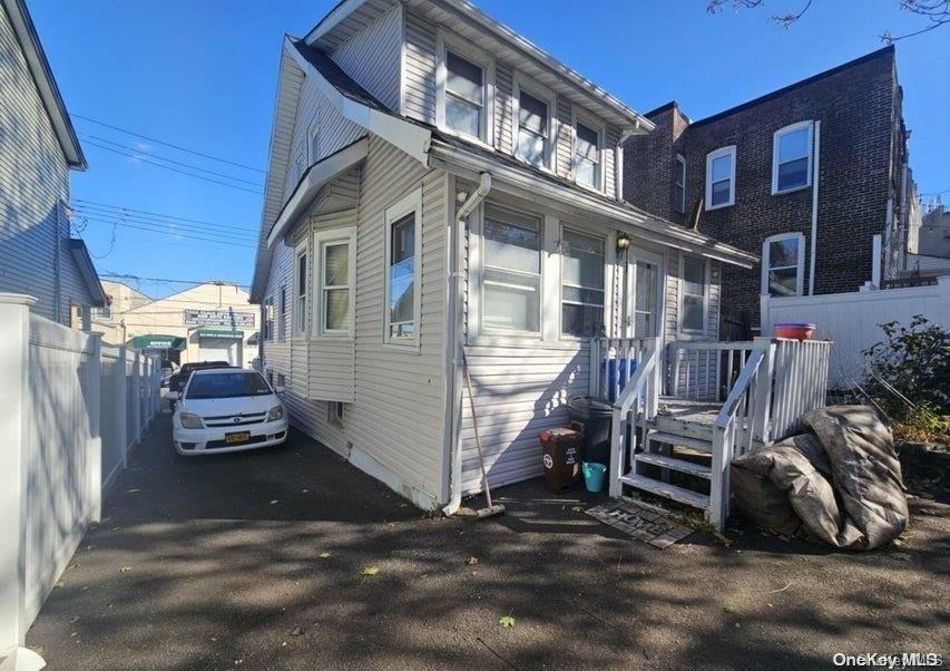 414 Castleton Avenue Property Photo 3