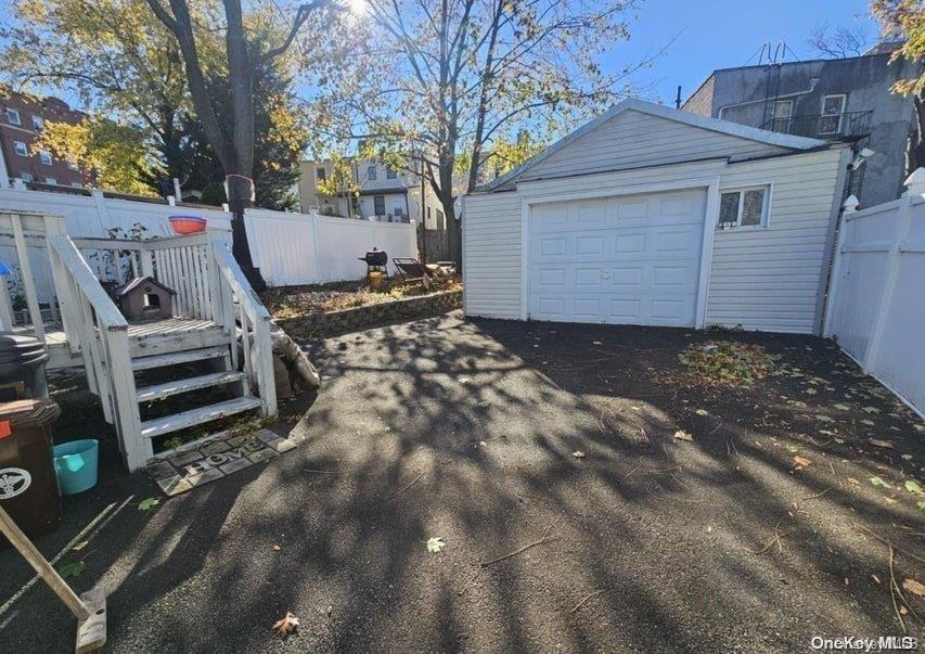 414 Castleton Avenue Property Photo 4
