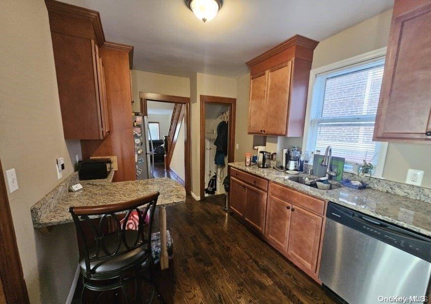 414 Castleton Avenue Property Photo 10