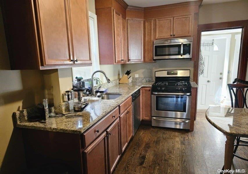 414 Castleton Avenue Property Photo 11
