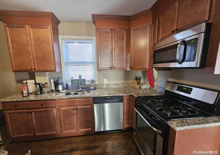 414 Castleton Avenue Property Photo 12