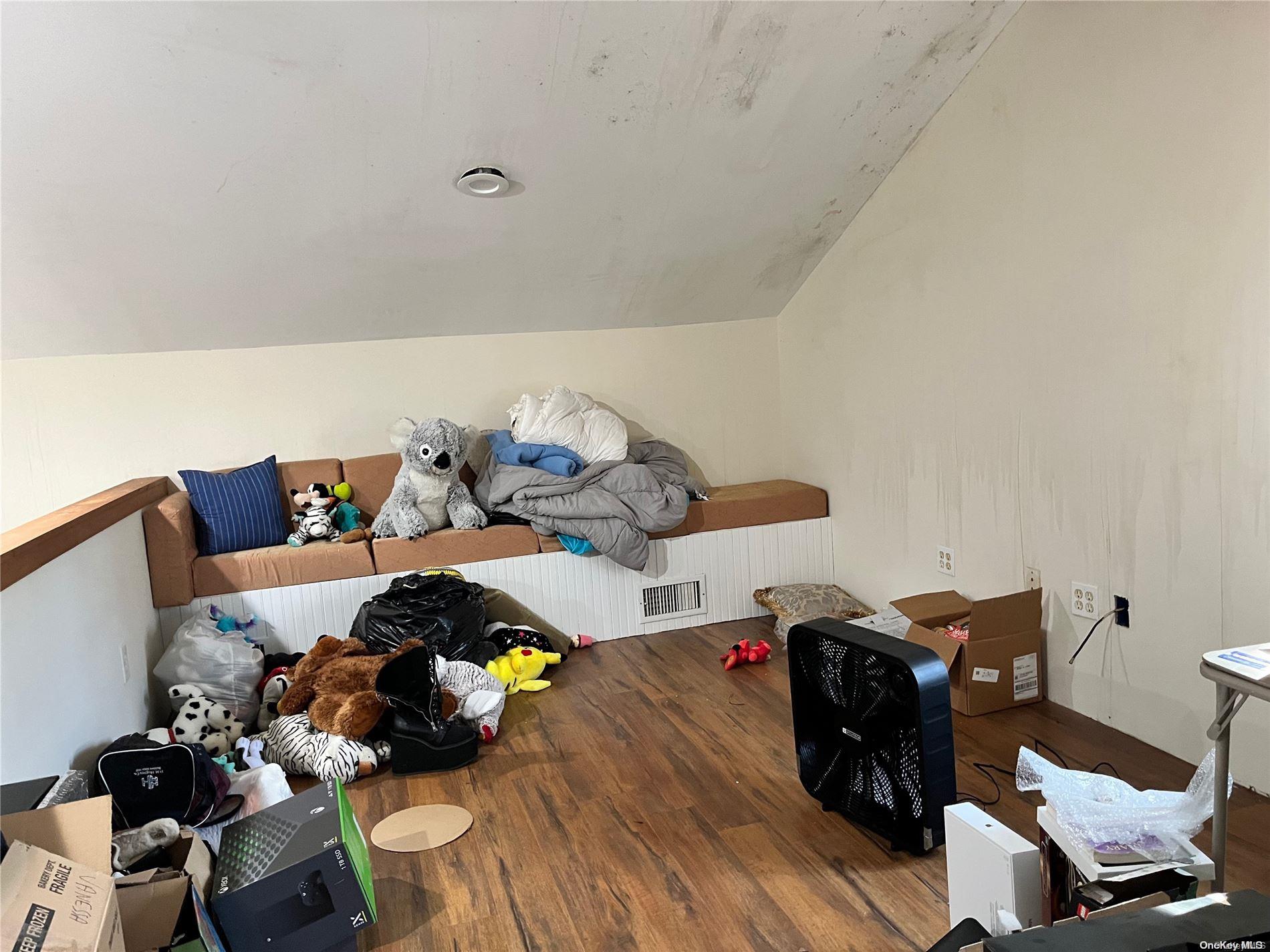 6 1st Avenue Property Photo 5