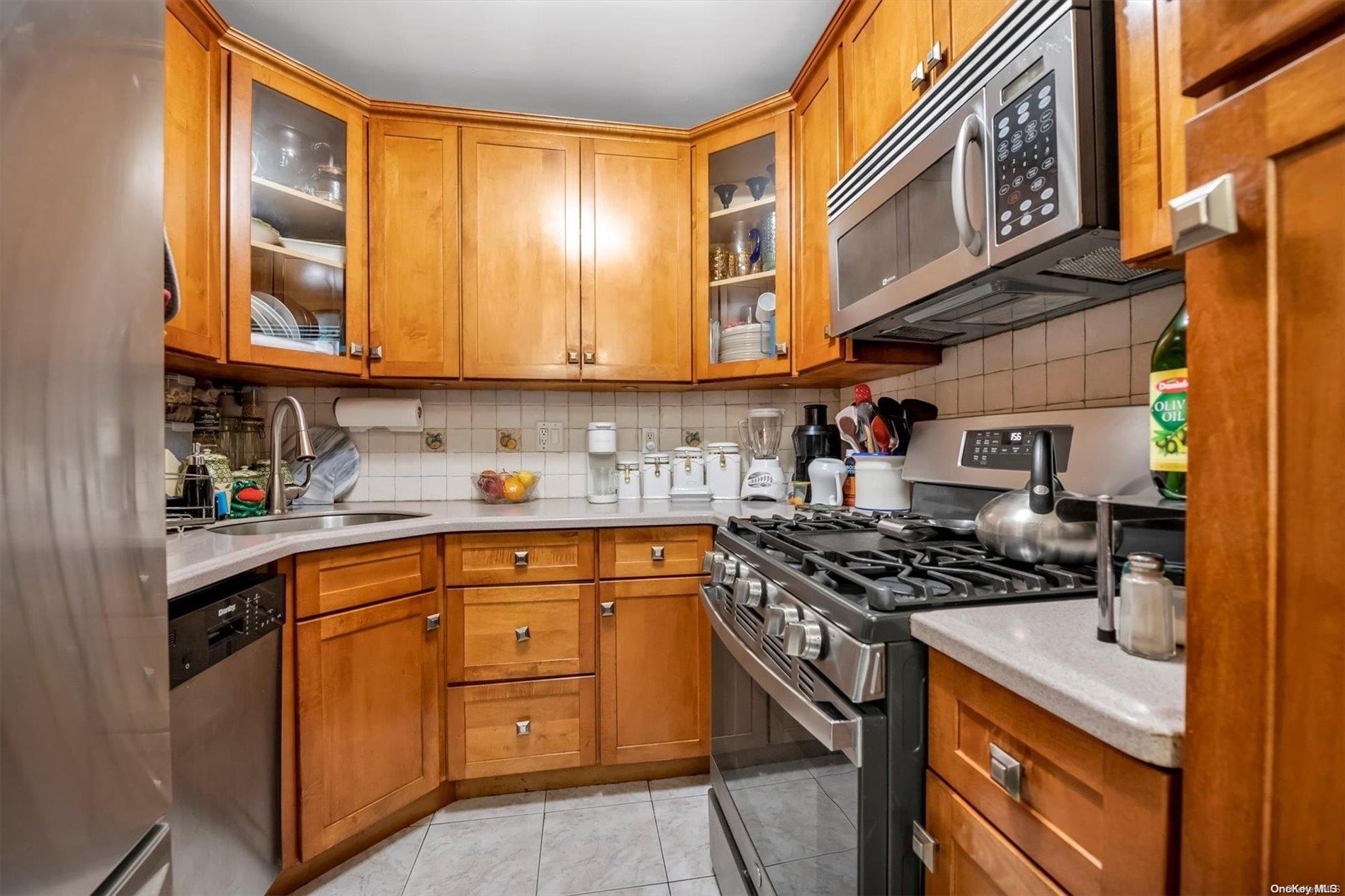 3086 Avenue W Property Photo 4
