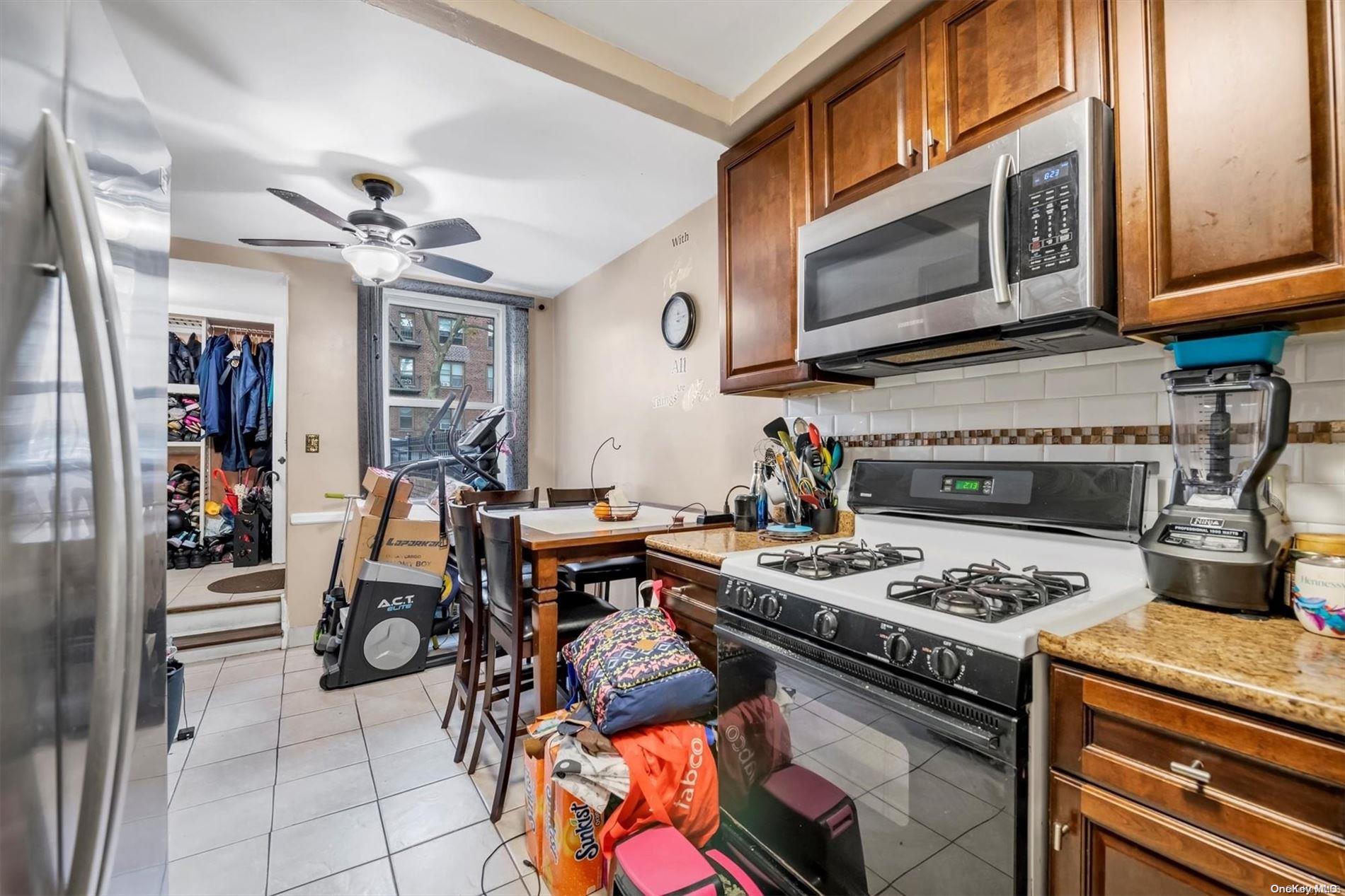3086 Avenue W Property Photo 5