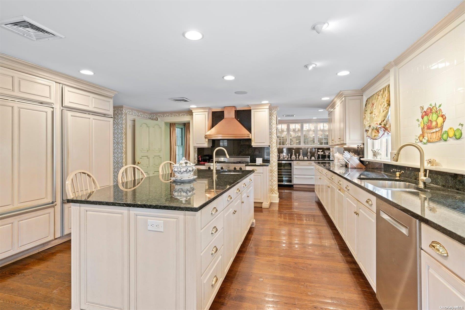 285 Piping Rock Road Property Photo 12