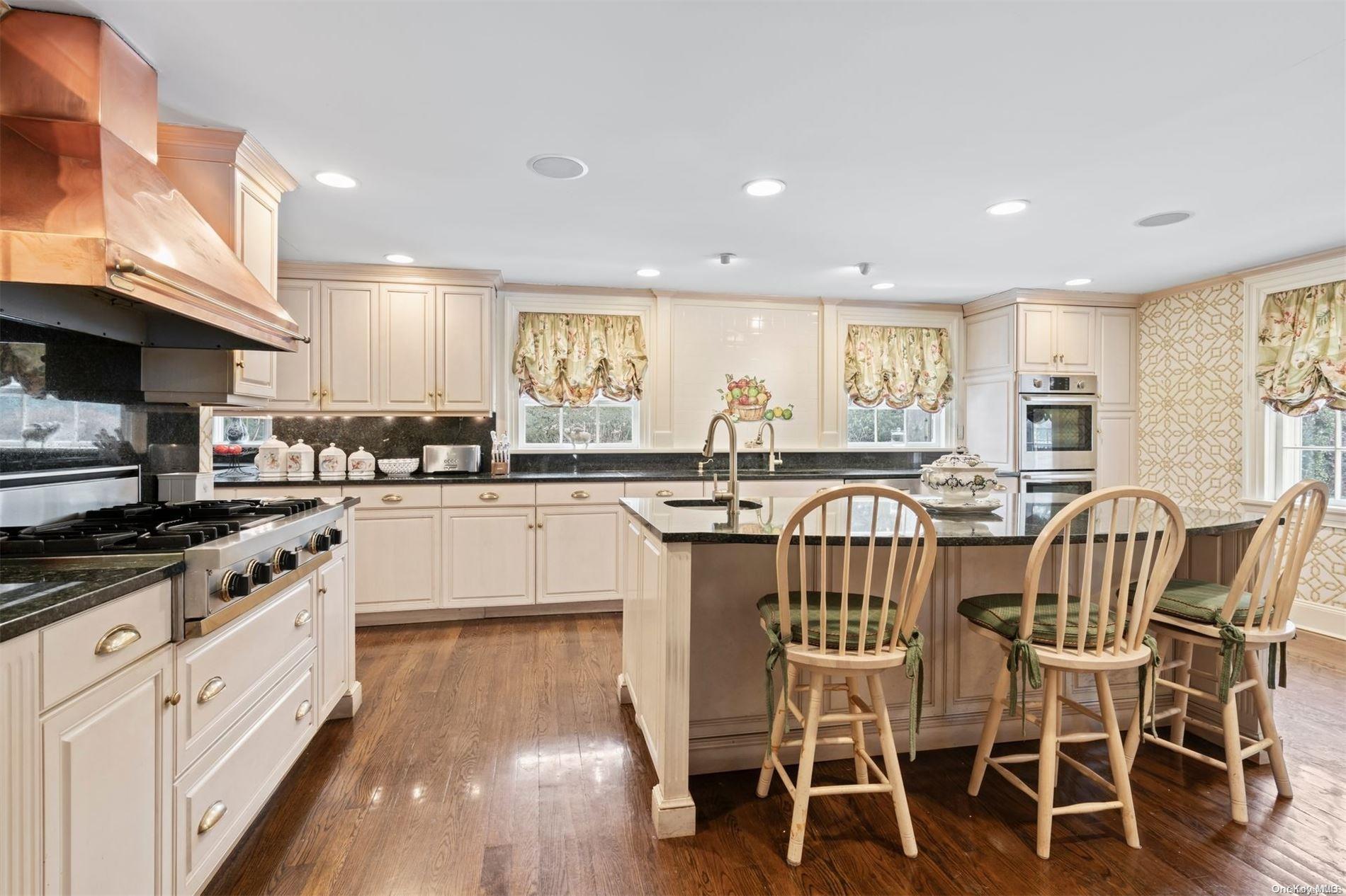 285 Piping Rock Road Property Photo 13