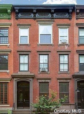 454 W 25th Street Property Photo