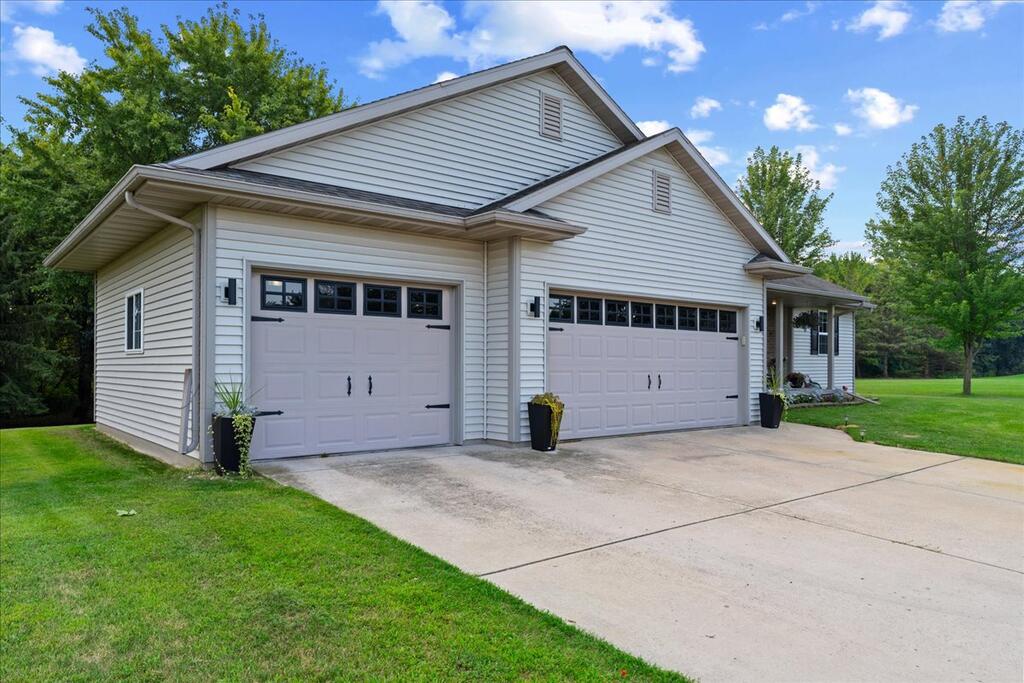 215 W Haven Ct Property Photo 1