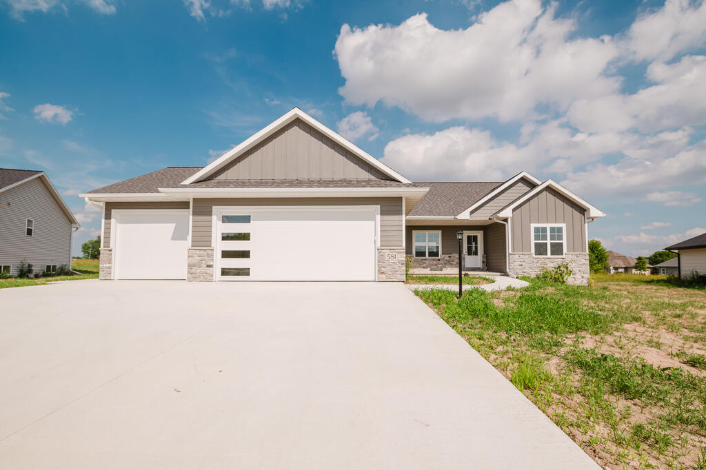 581 Emerald Isle Ct