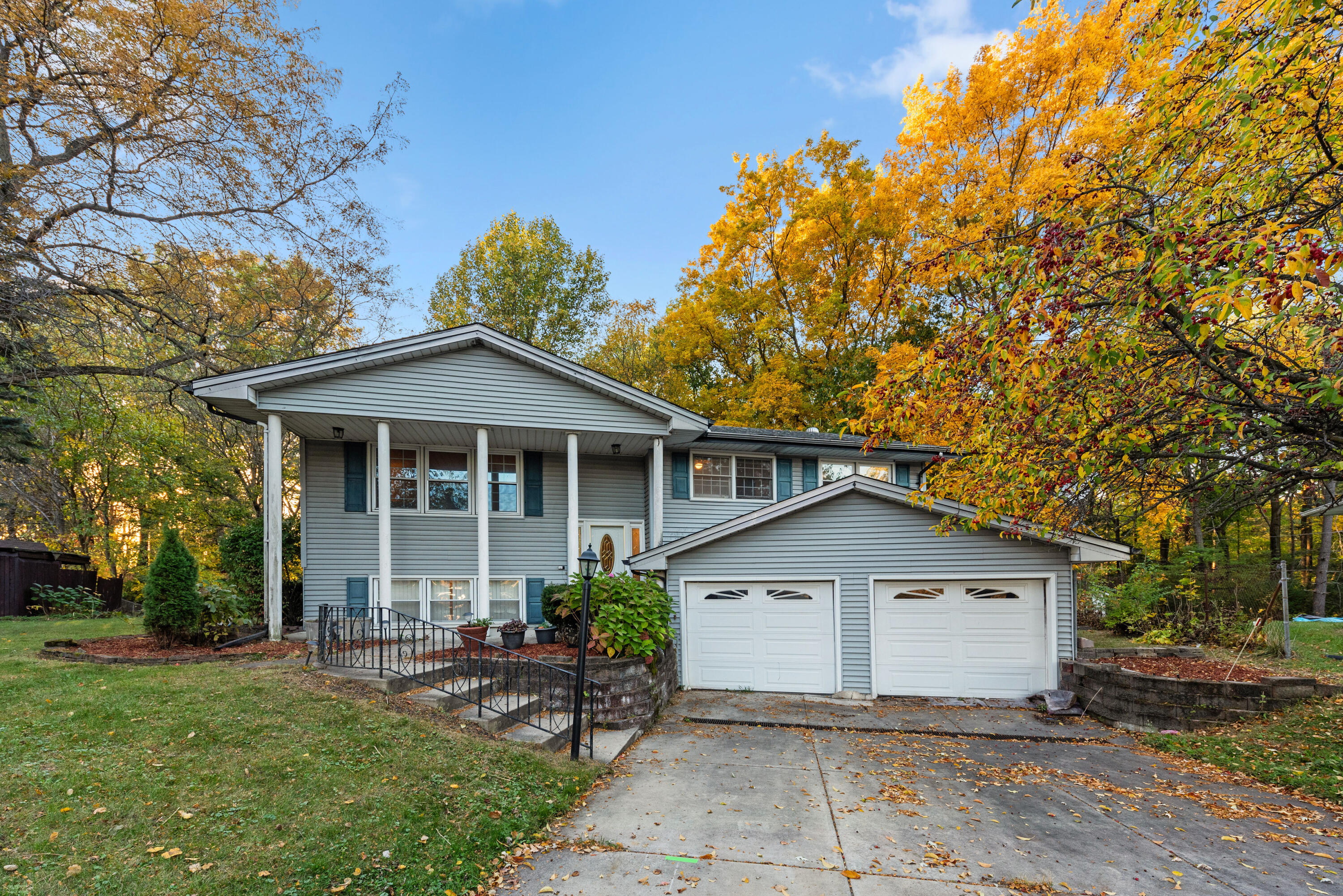 425 W 75th Place Property Photo 1