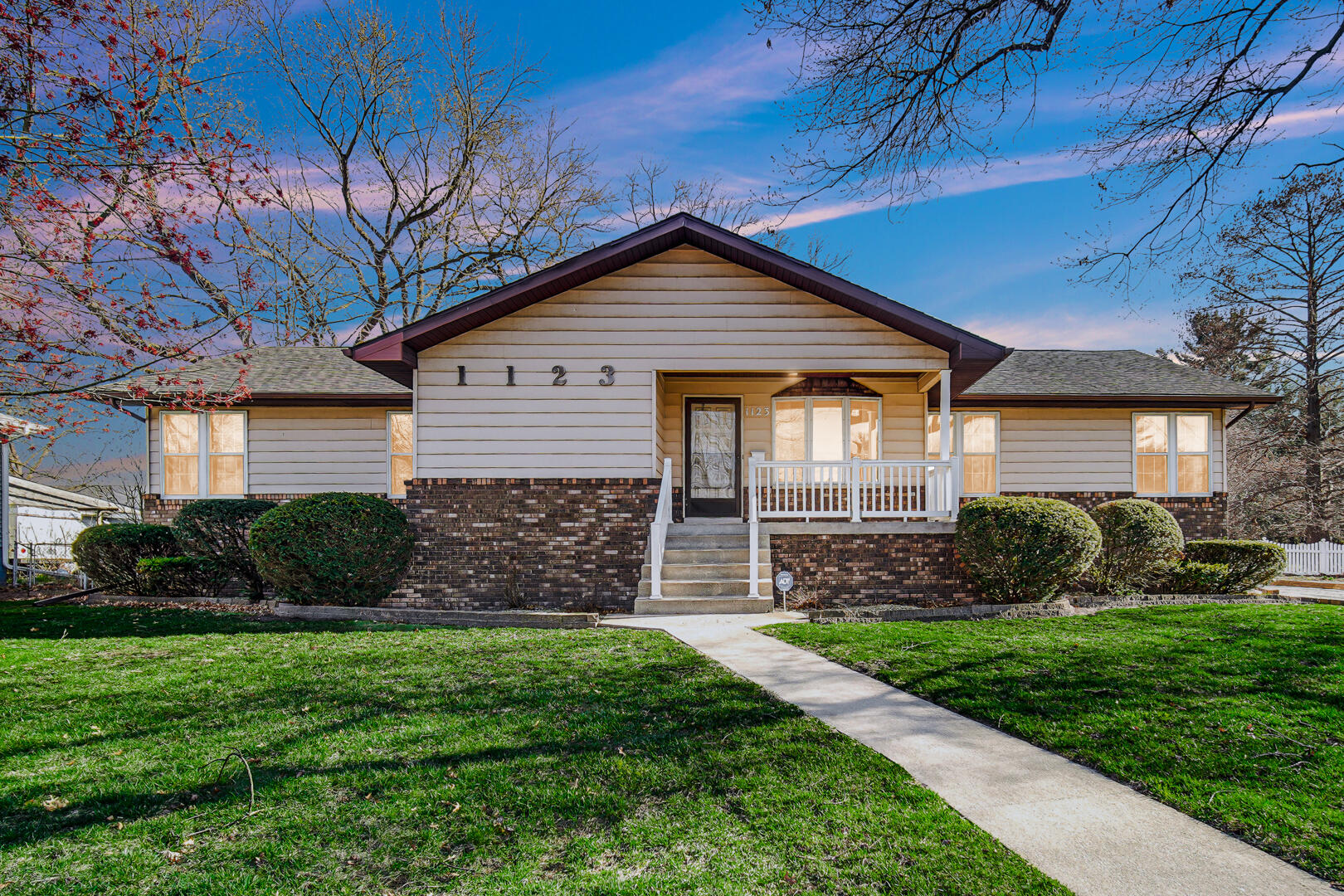 1123 E Miller Street Property Photo 1