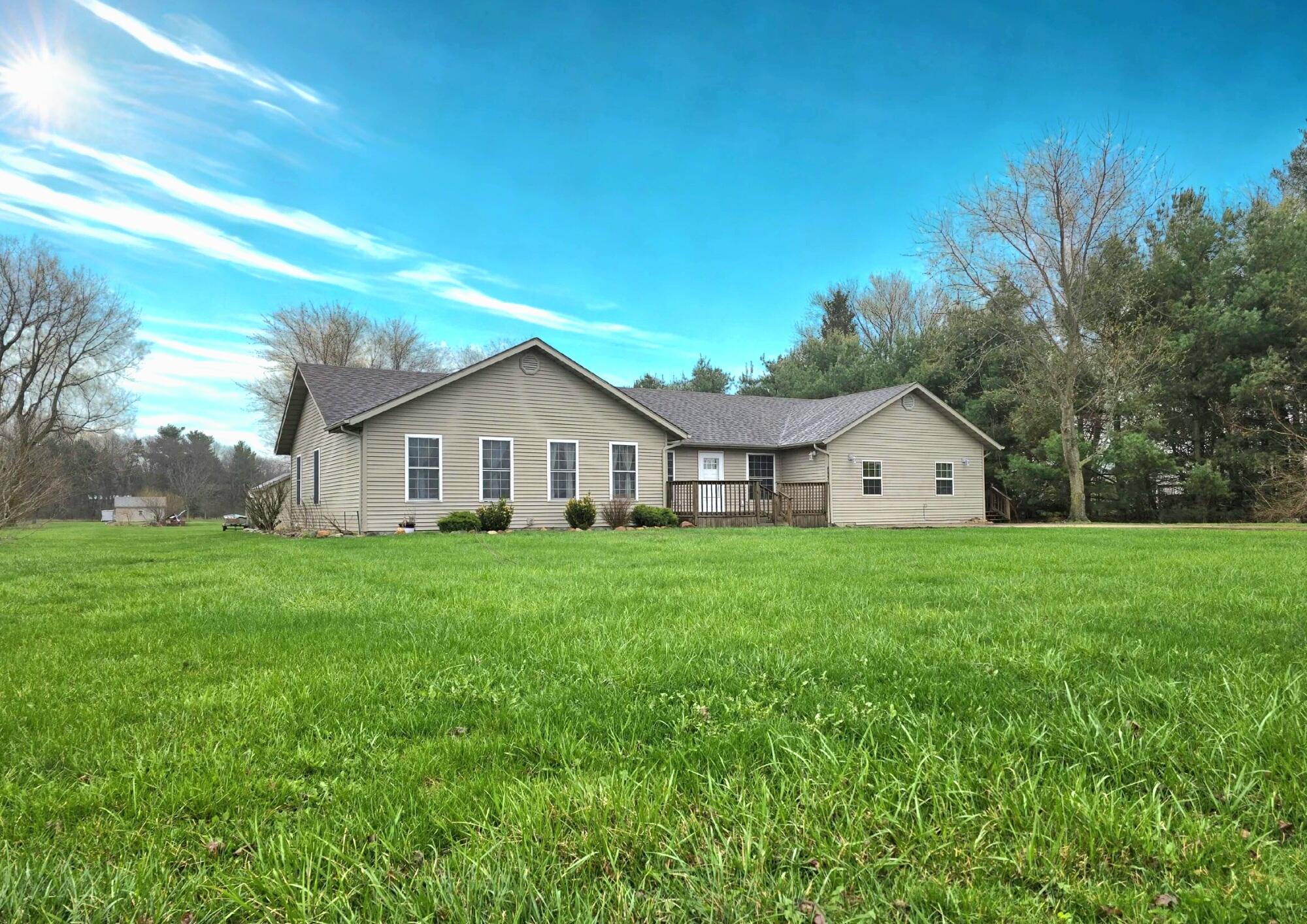 8935 N 400 Property Photo 1