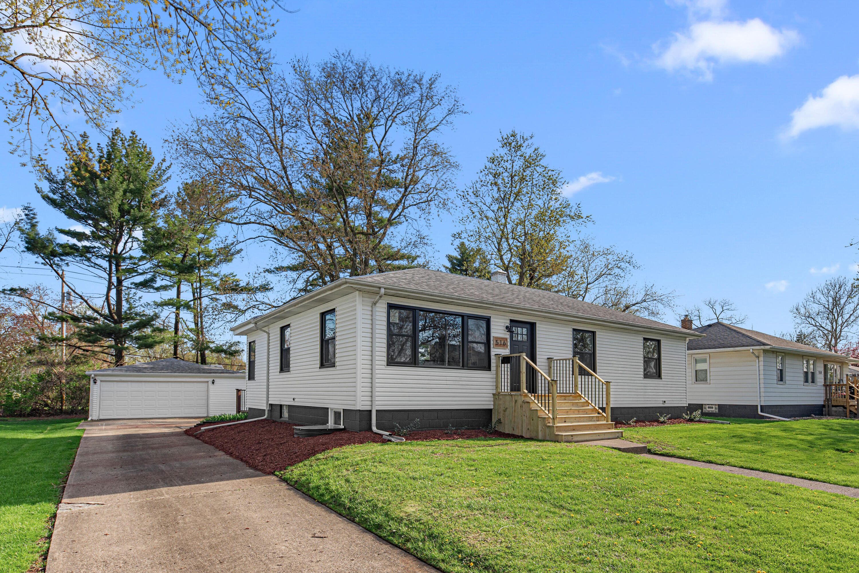516 212th Place Property Photo 1
