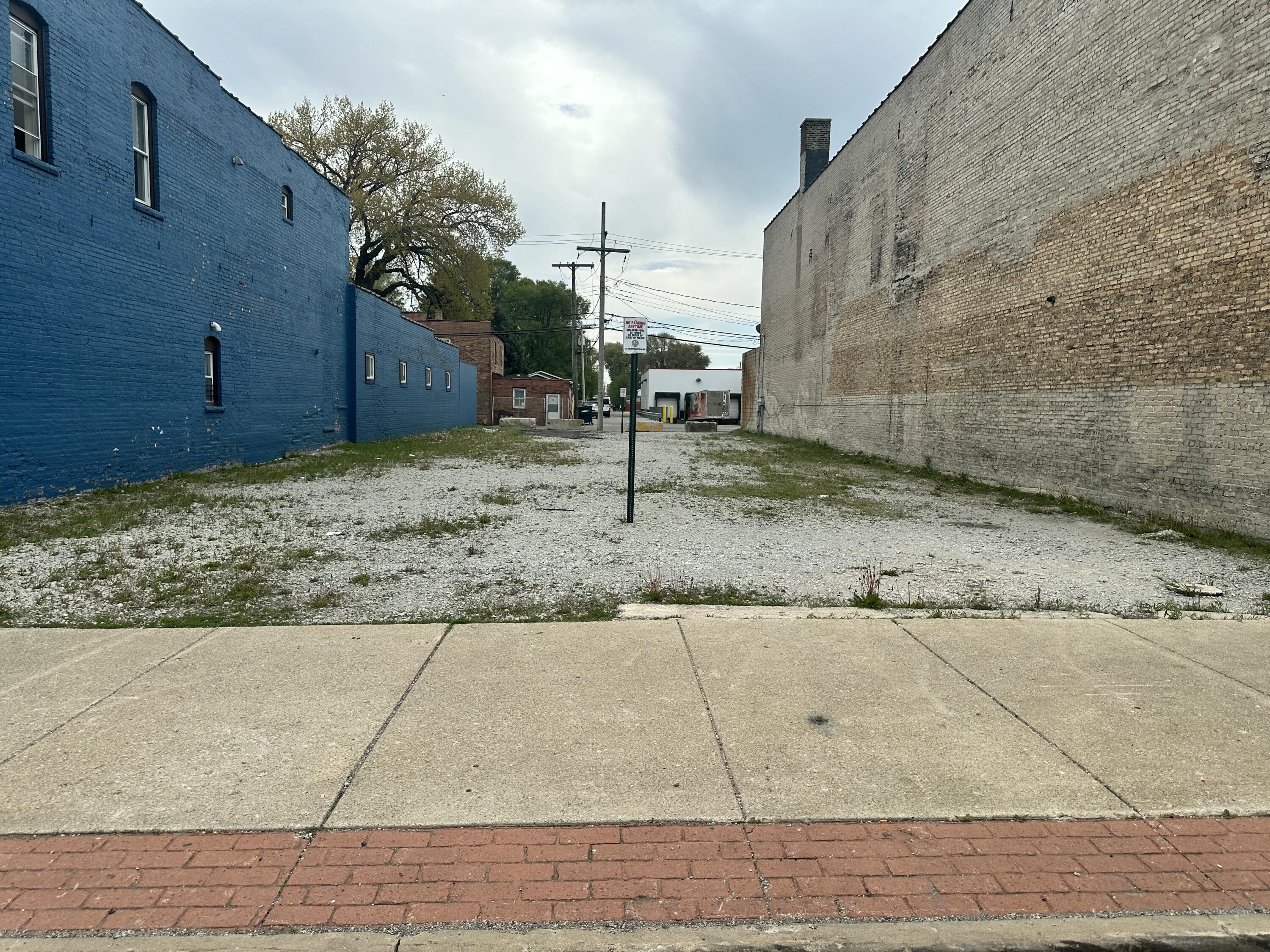 611 W Chicago Avenue Property Photo 1
