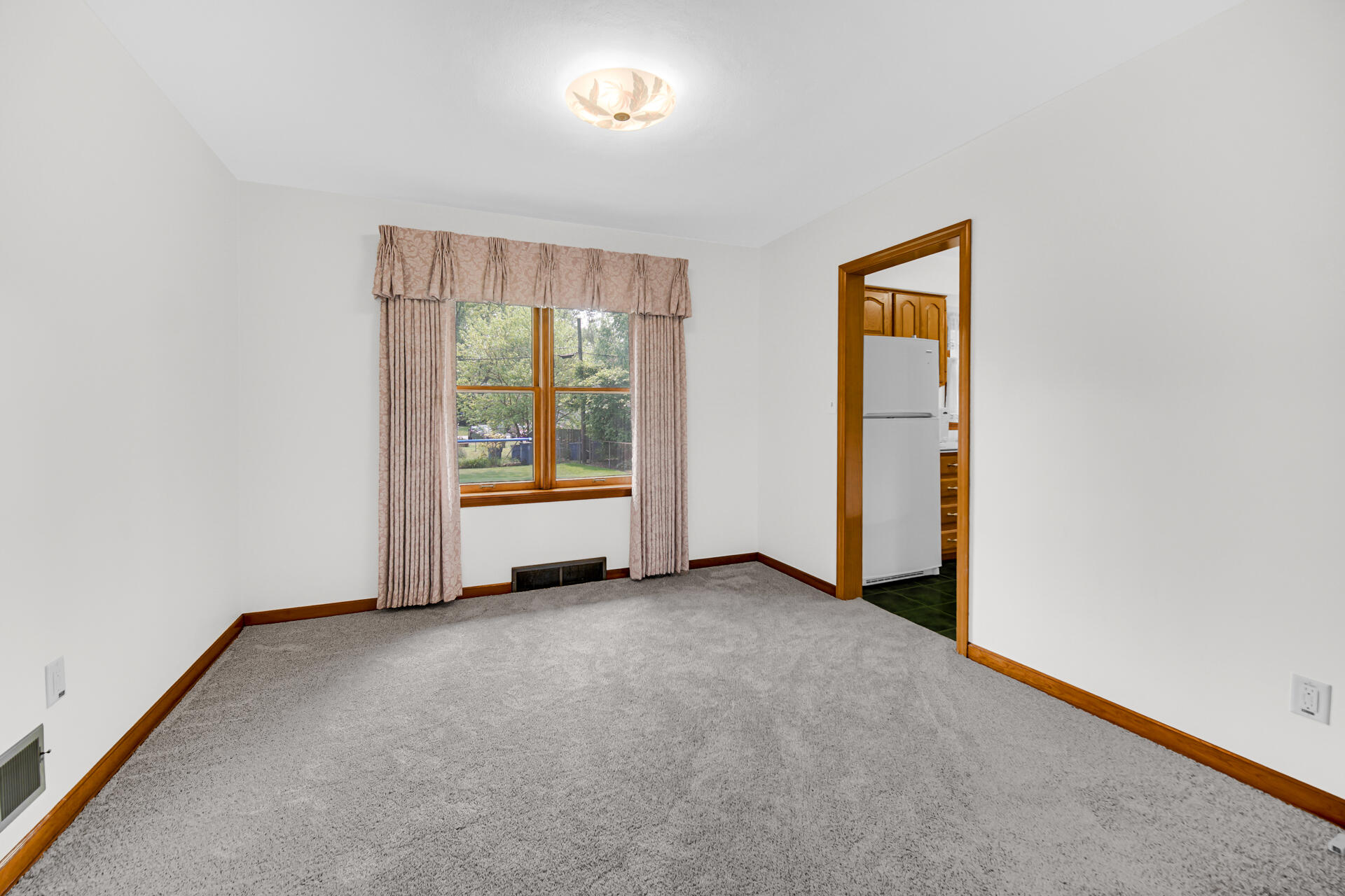 611 W Porter Avenue Property Photo 5