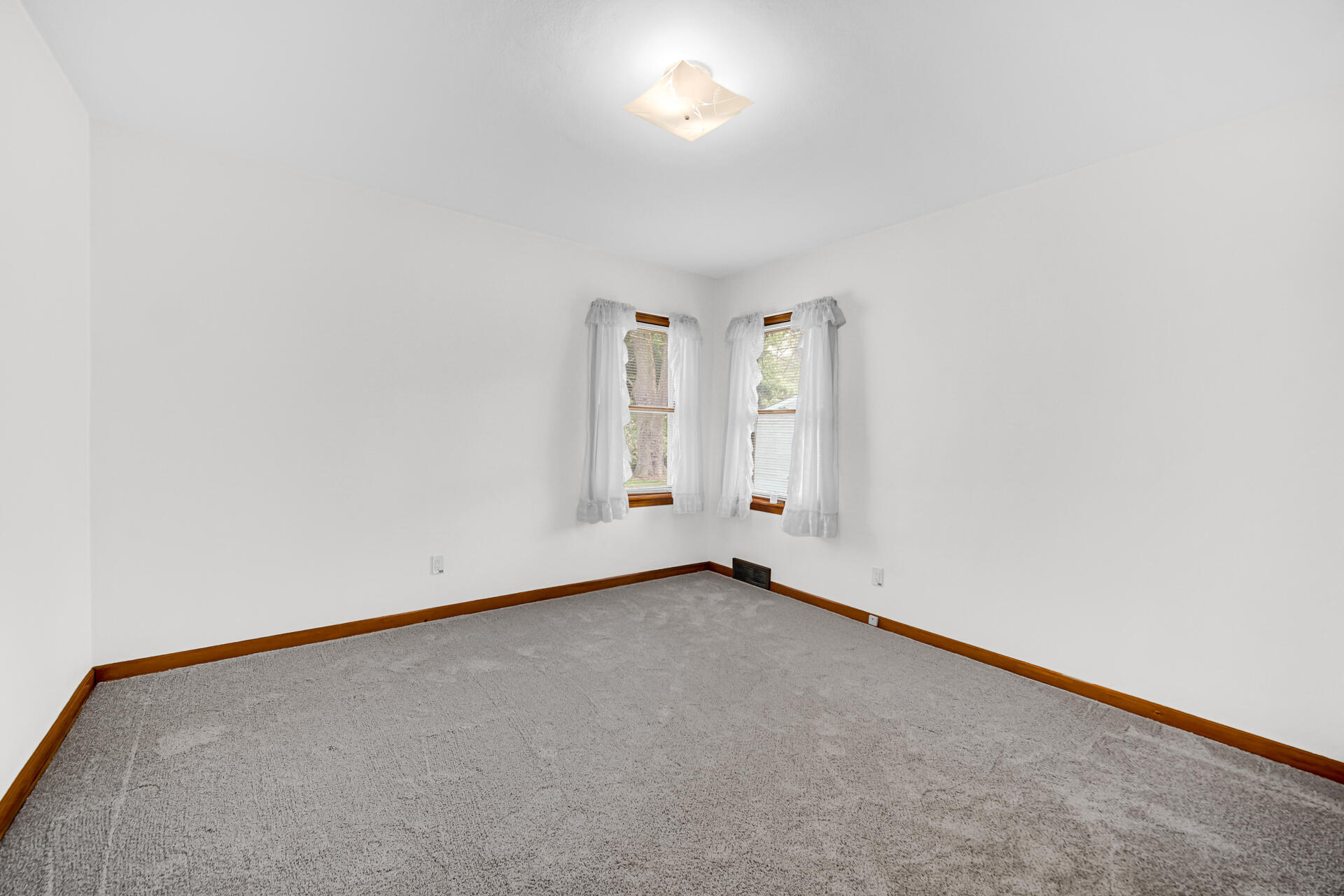 611 W Porter Avenue Property Photo 15