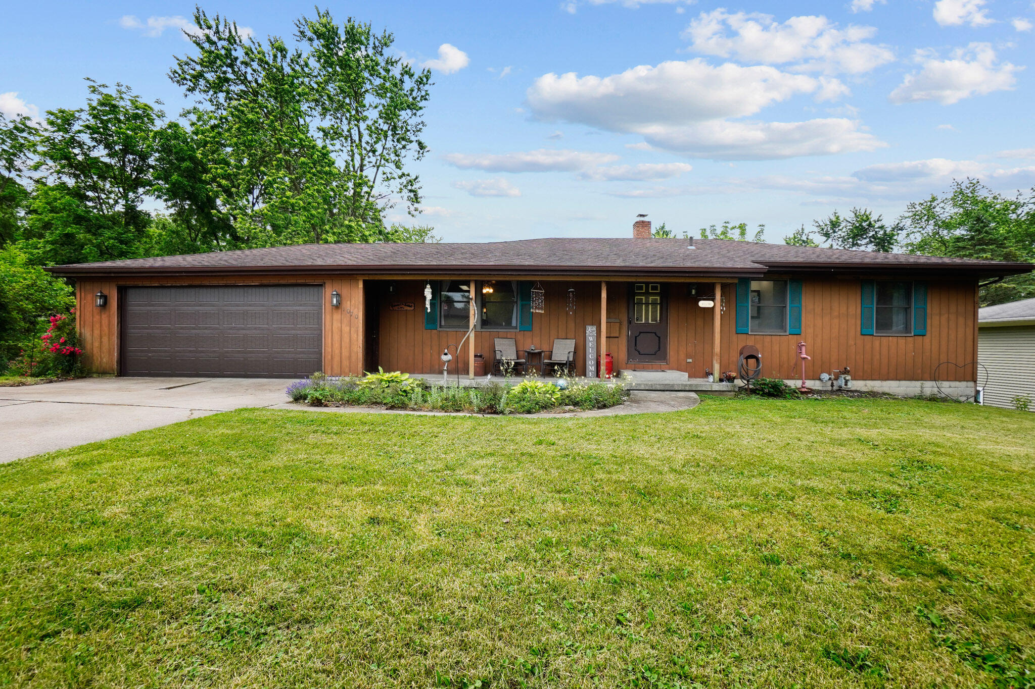 1070 Woodland Court Property Photo 1