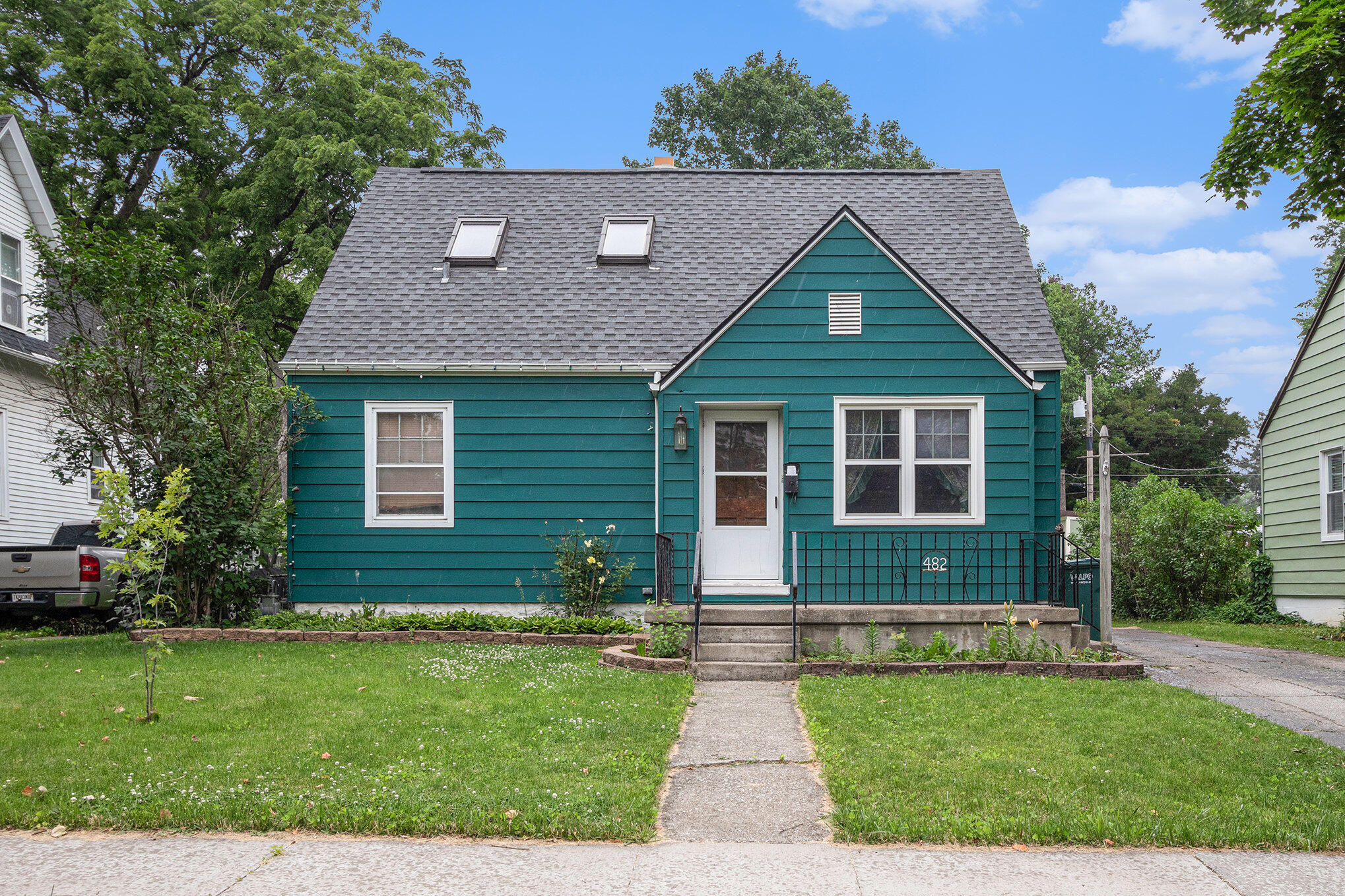 482 Grove Avenue Property Photo 1