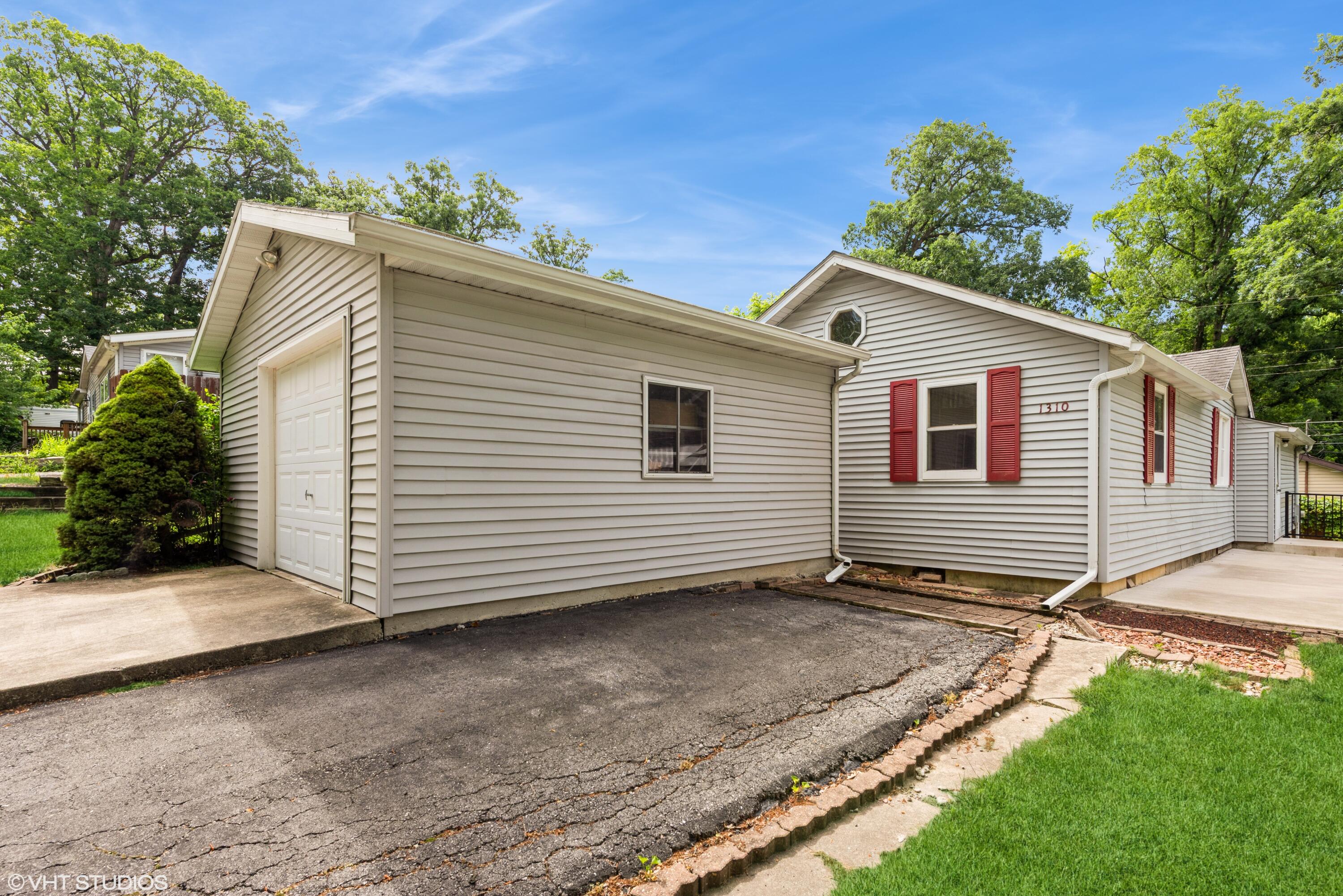 1310 Redwing Road Property Photo 1