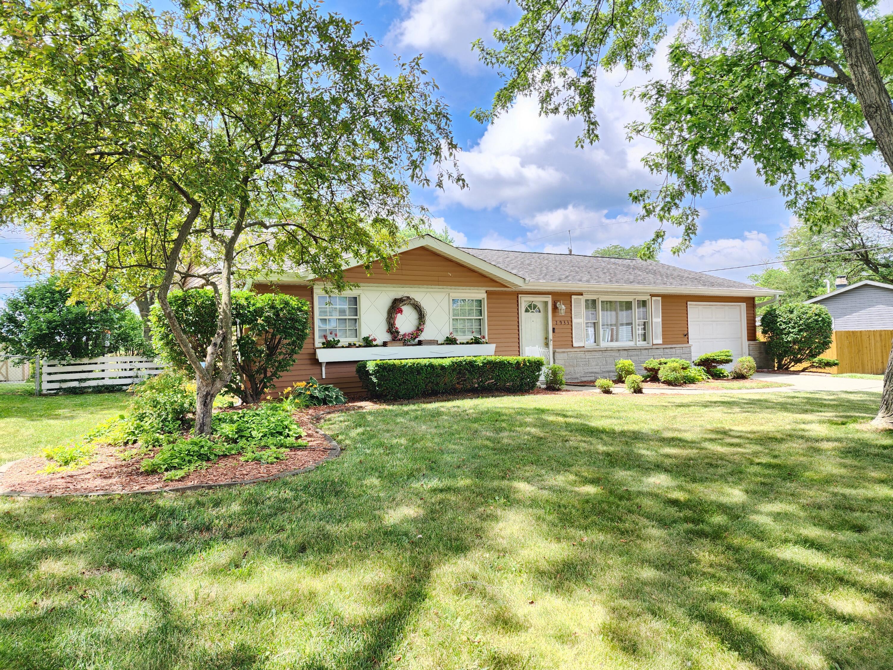 2933 79th Place Property Photo 1