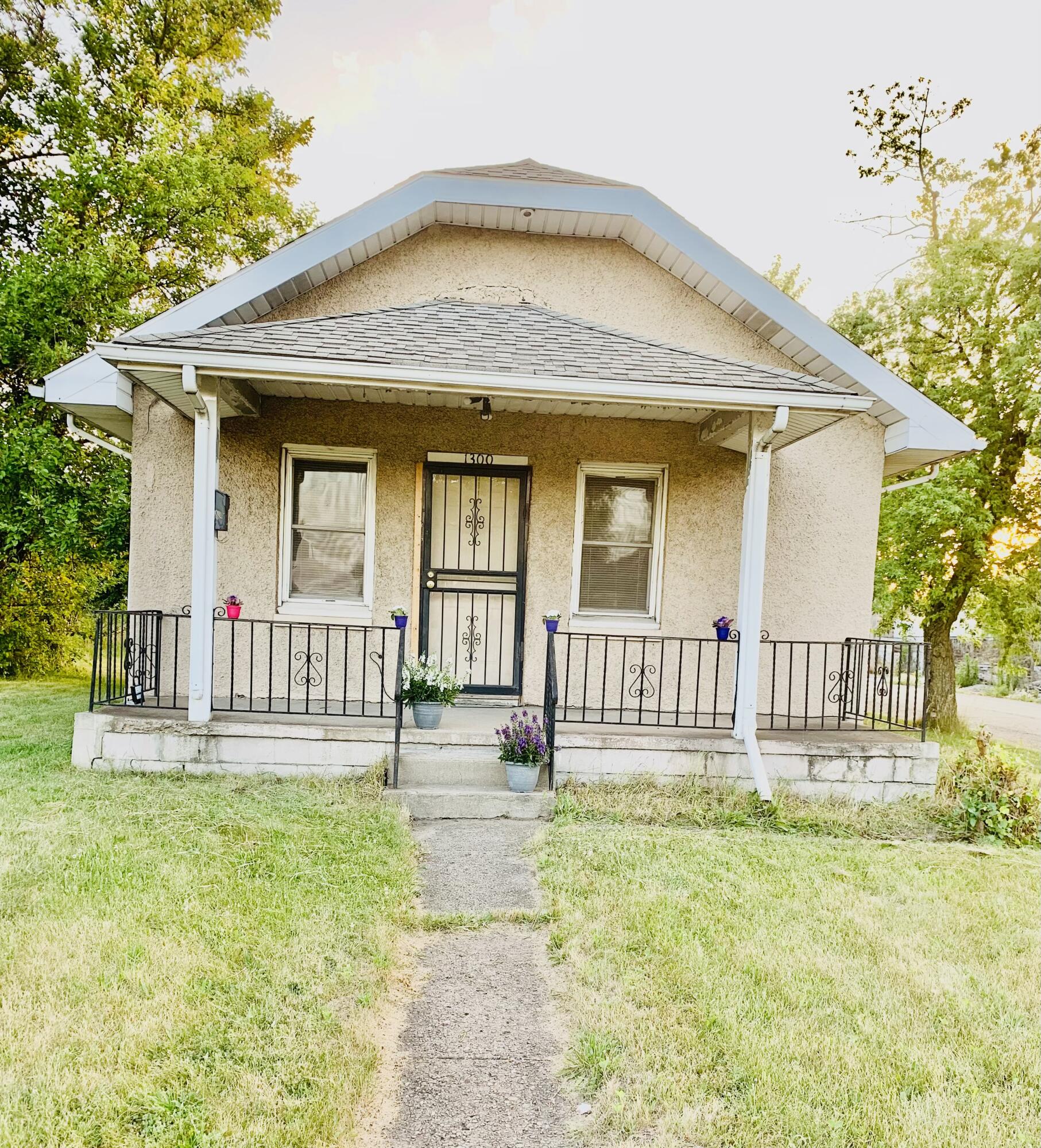 1300 Carolina Street Property Photo 1