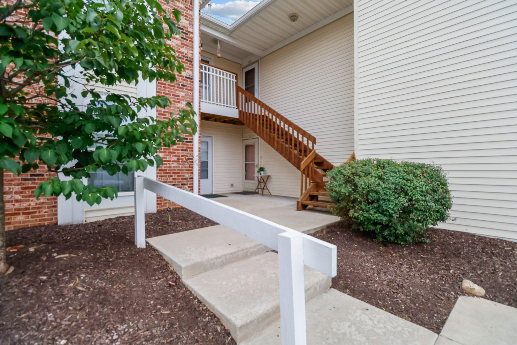 856 Edgewood Glen Drive Property Photo 1