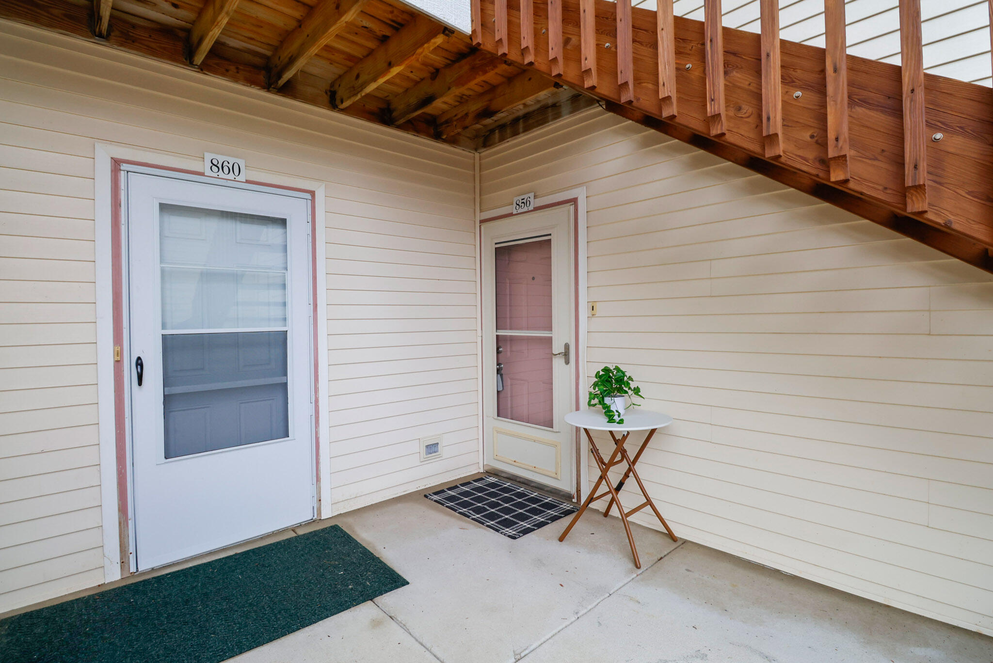 856 Edgewood Glen Drive Property Photo 2