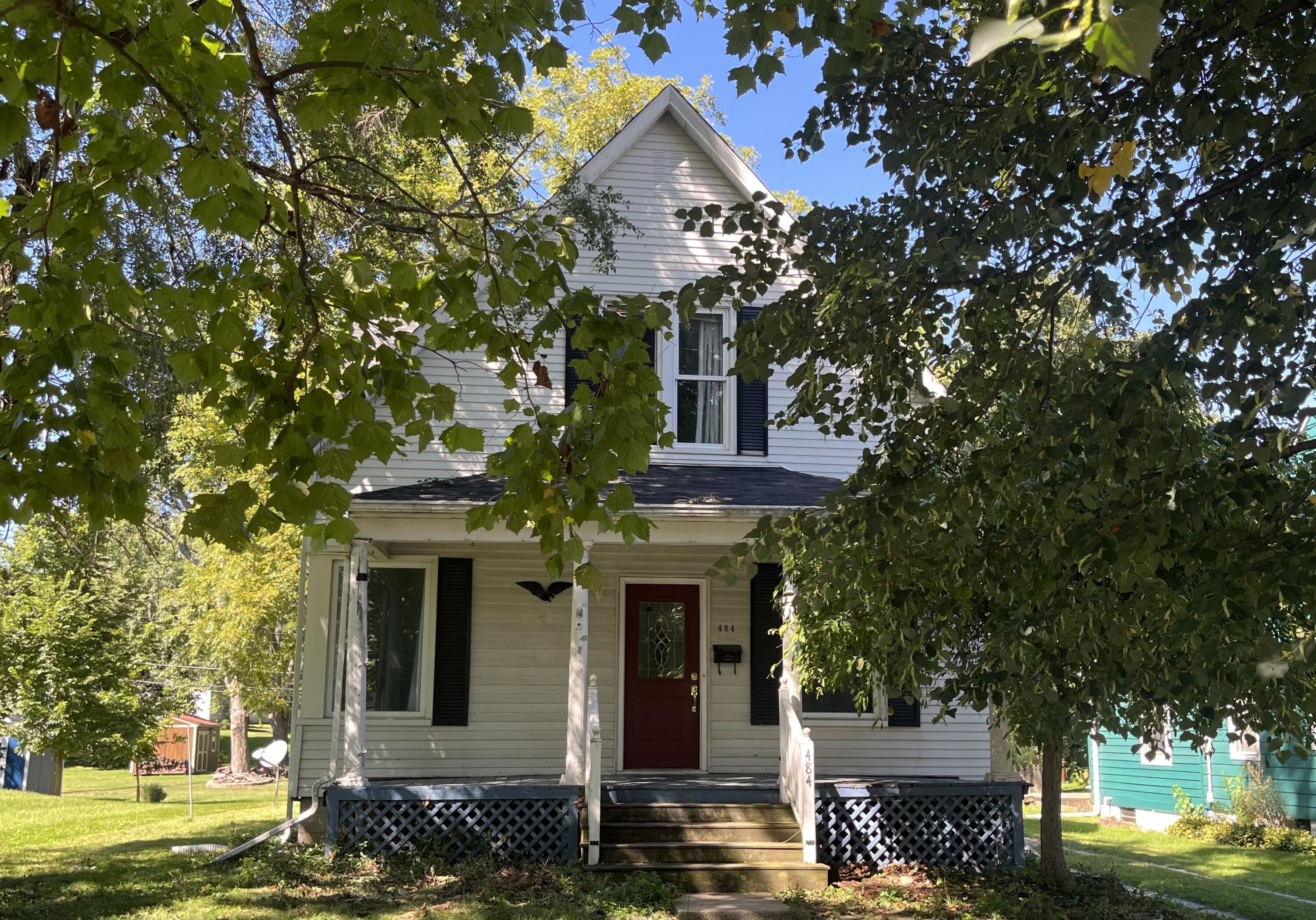 484 Grove Avenue Property Photo 1