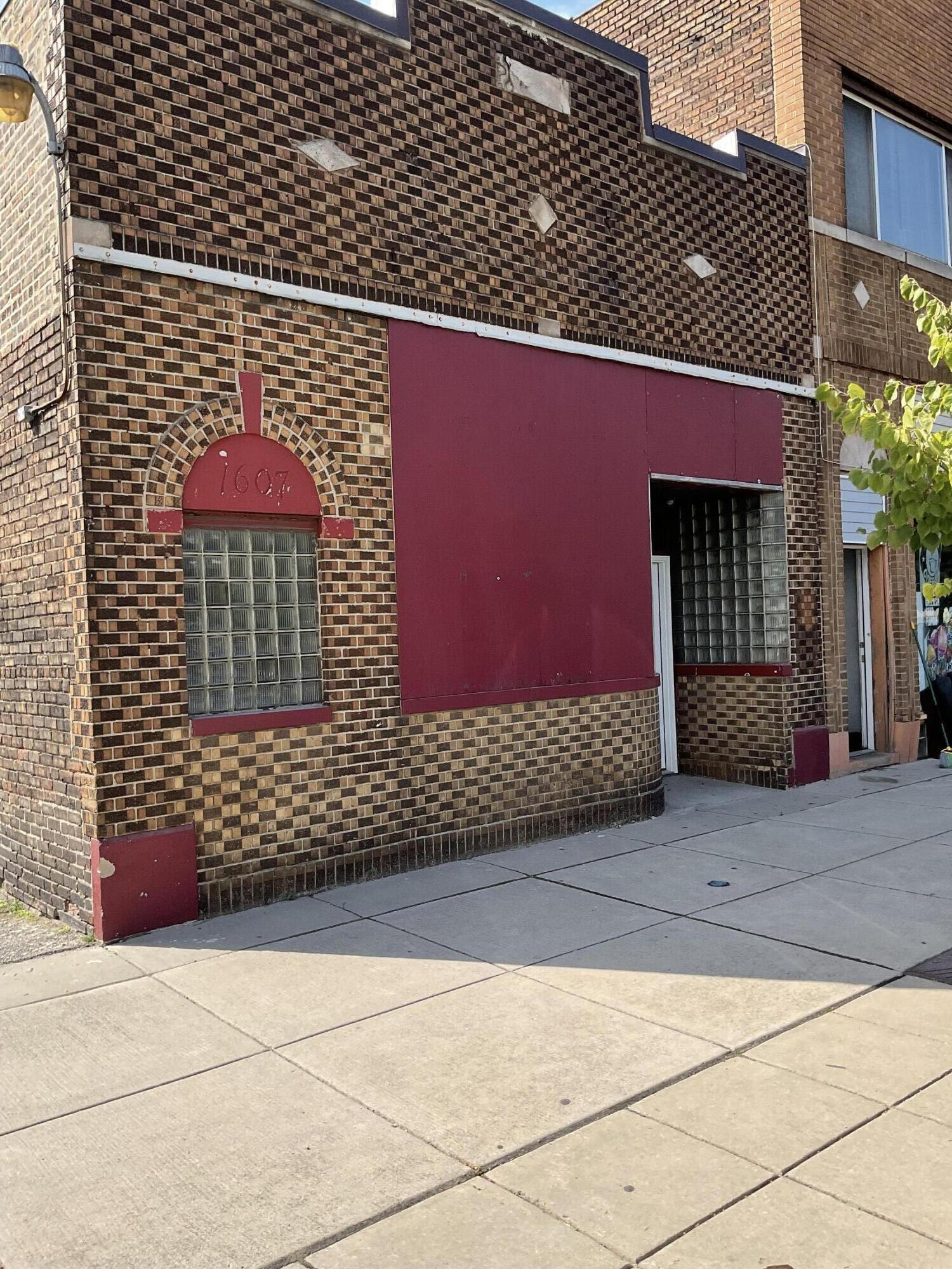 1607 Broadway Street Property Photo 1