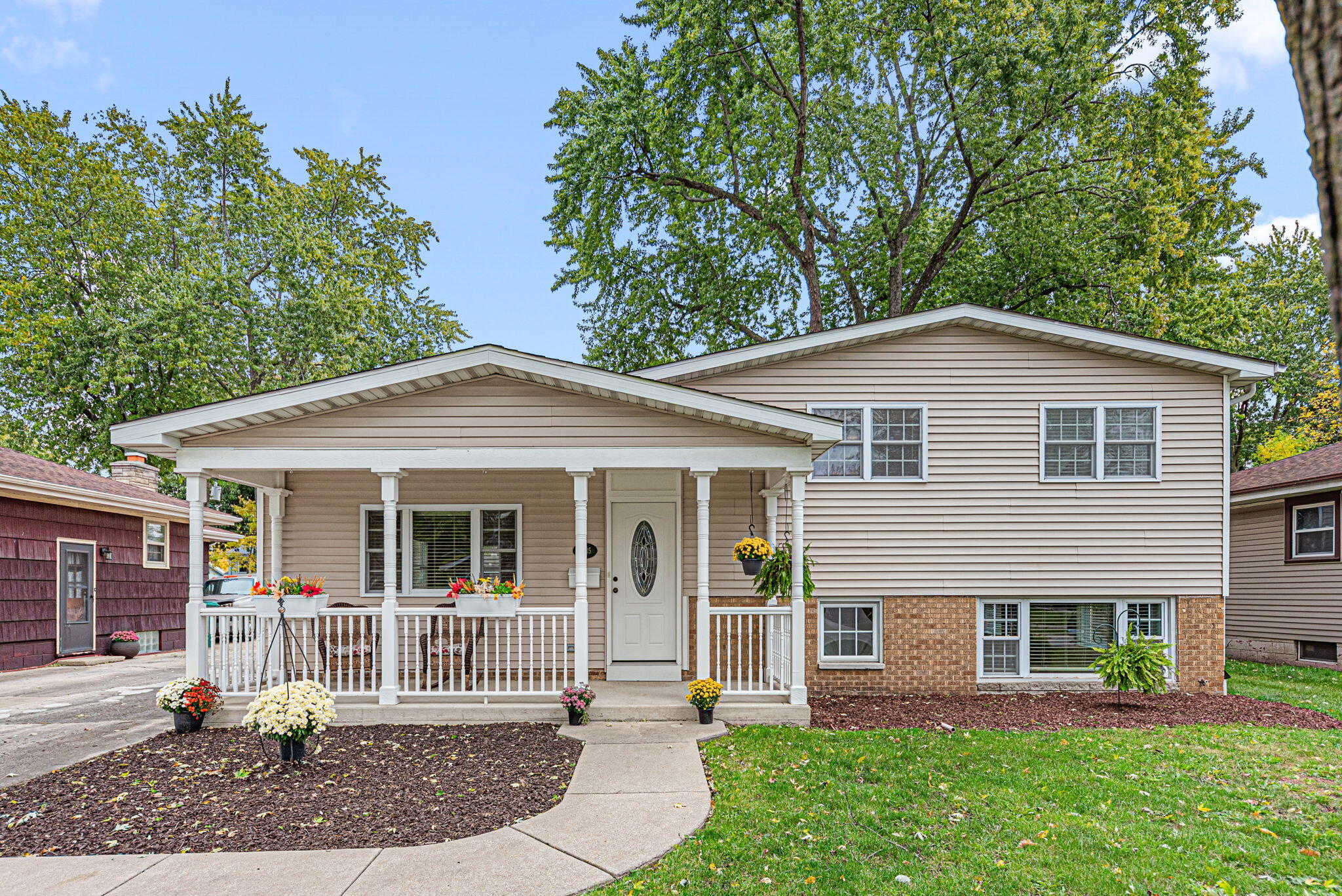 8035 Kooy Drive Property Photo 1