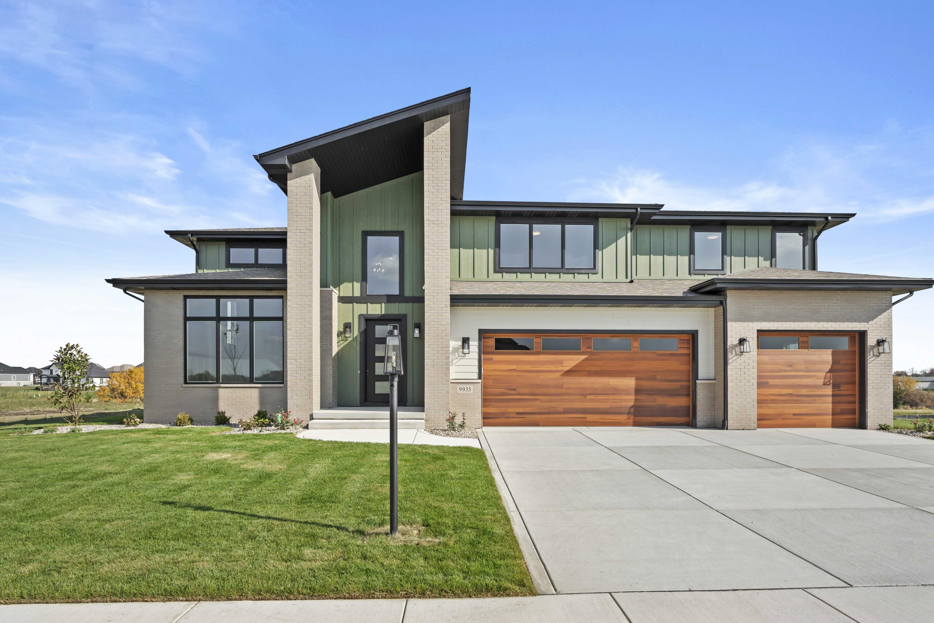 9935 Switch Grass Lane Property Photo 1