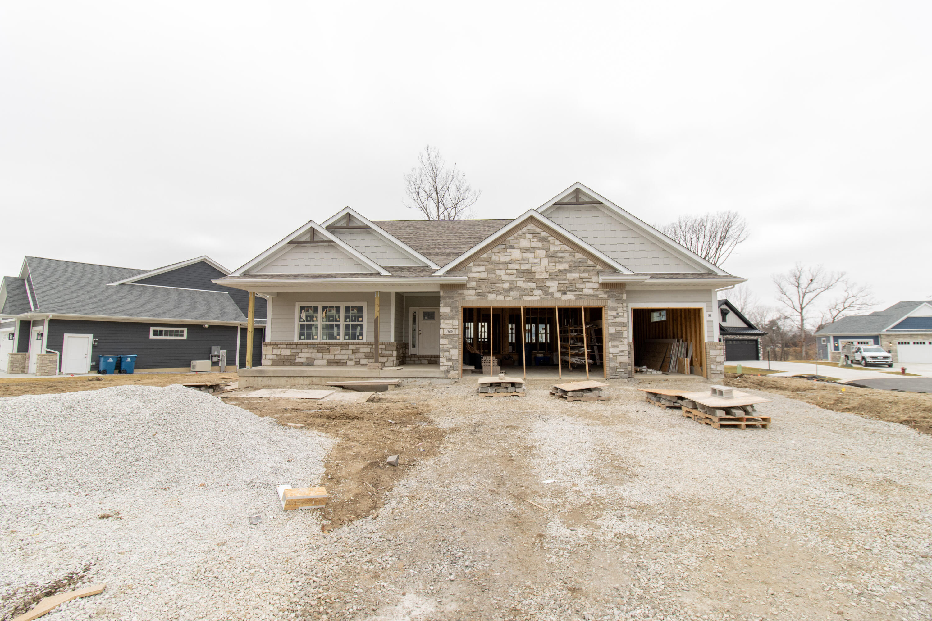 12600 Woodside Drive Property Photo 1