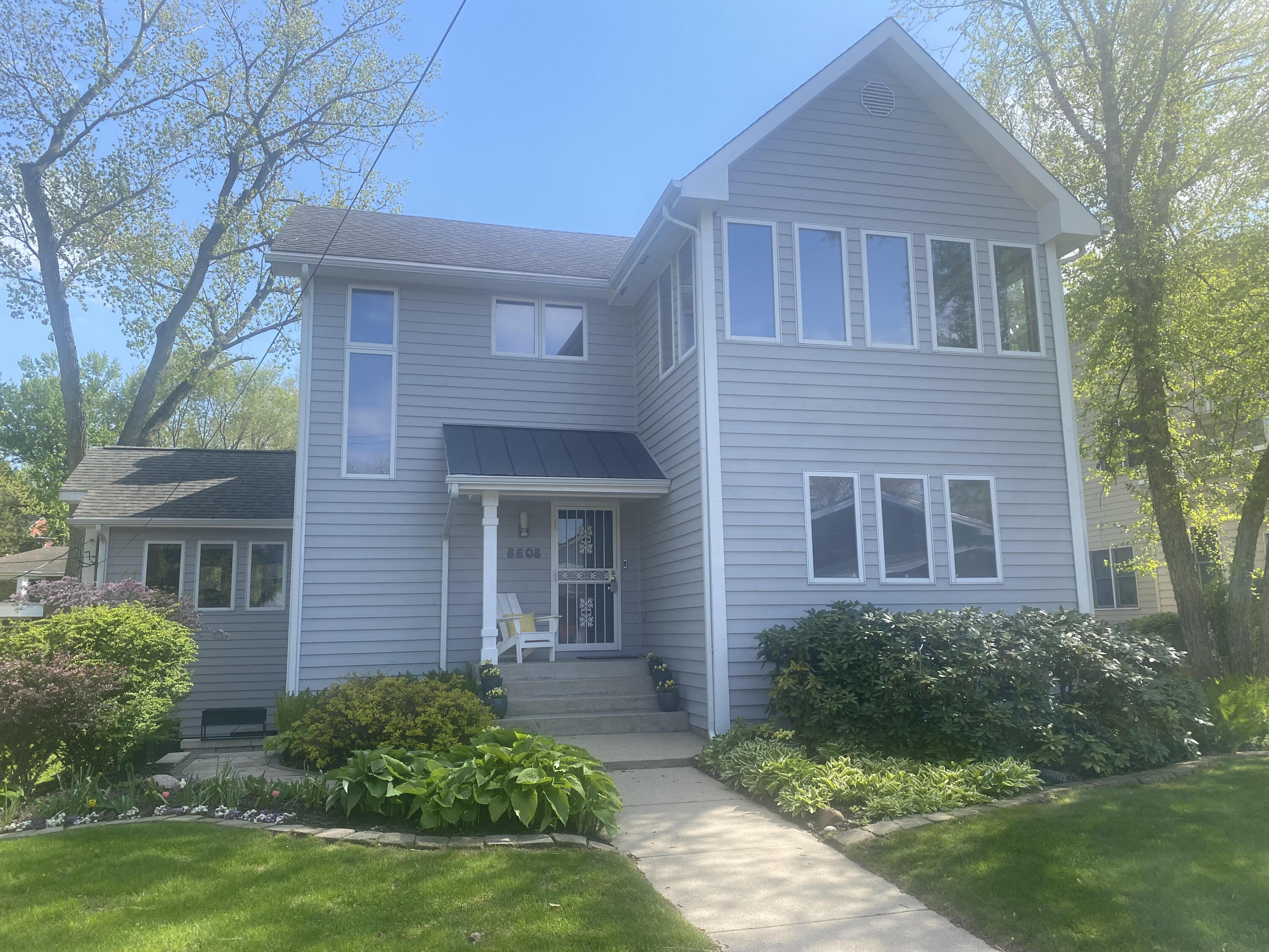 8508 Pine Avenue Property Photo 1