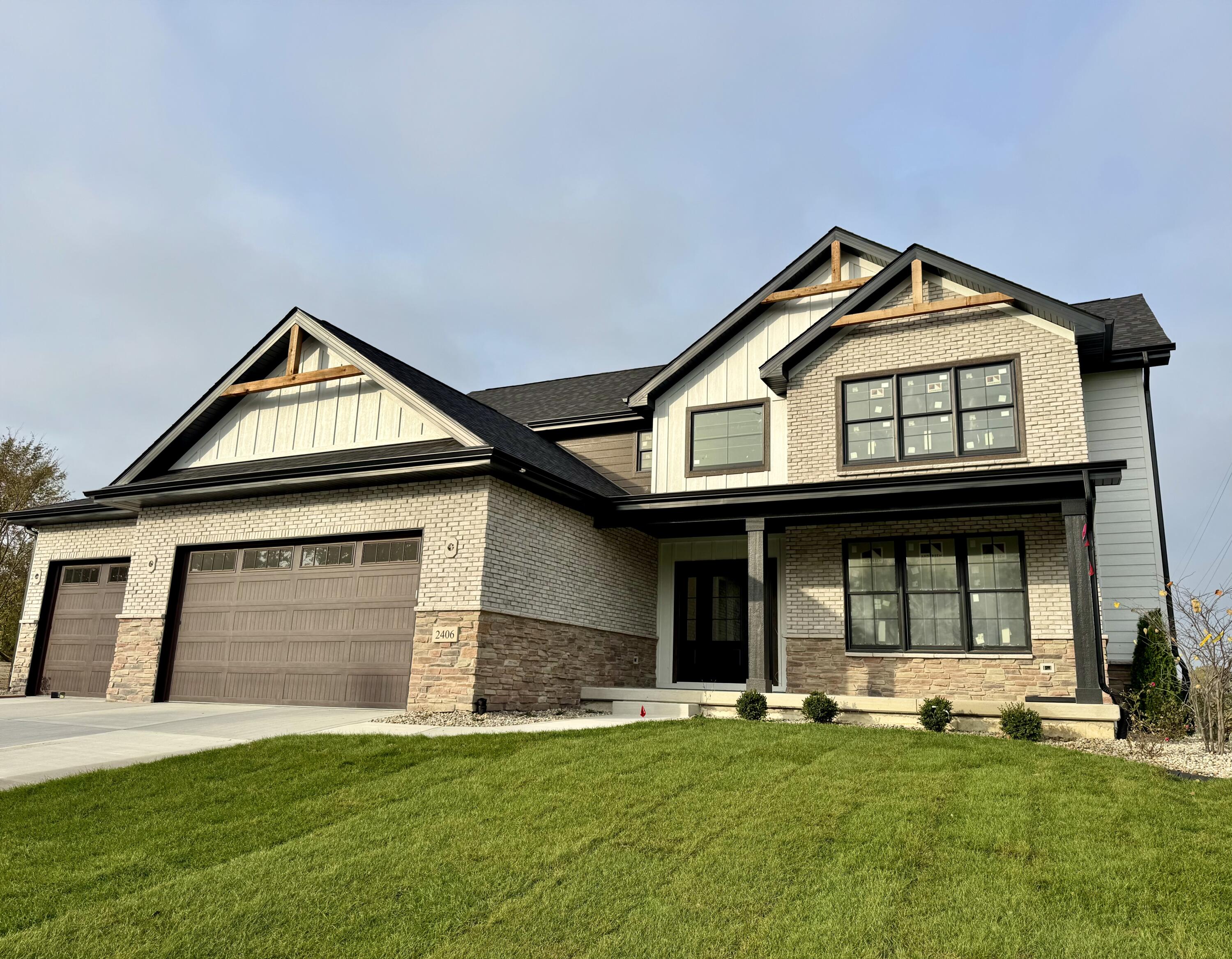 2412 Apple Court Property Photo 1