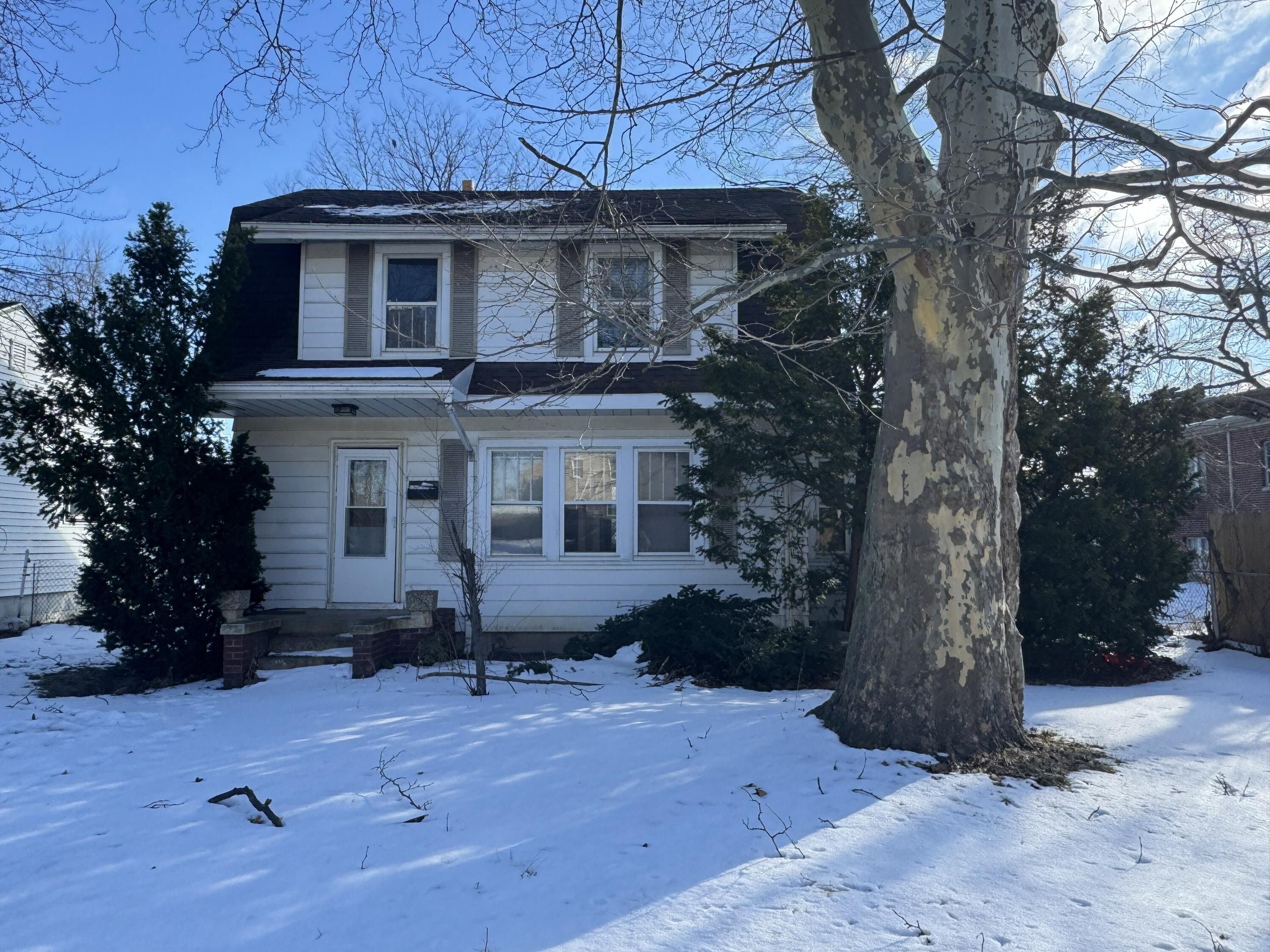 111 N Calumet Avenue Property Photo 1