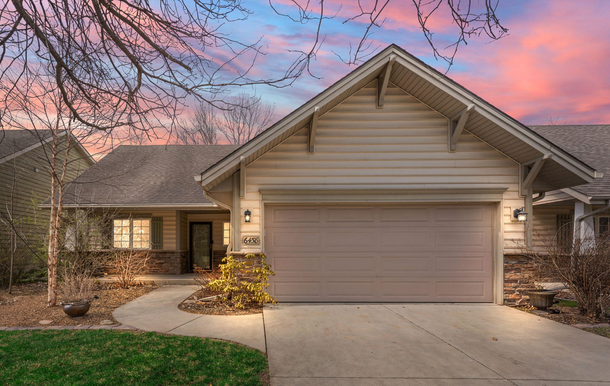 6458 Grosbeak Court Property Photo 1