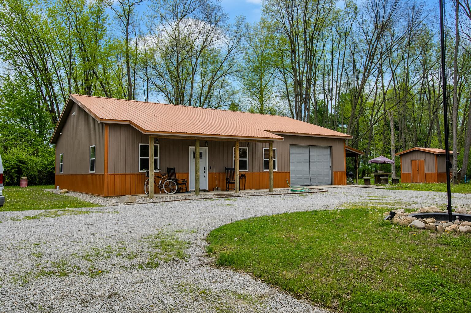 118 E Whipple Road Property Photo 1