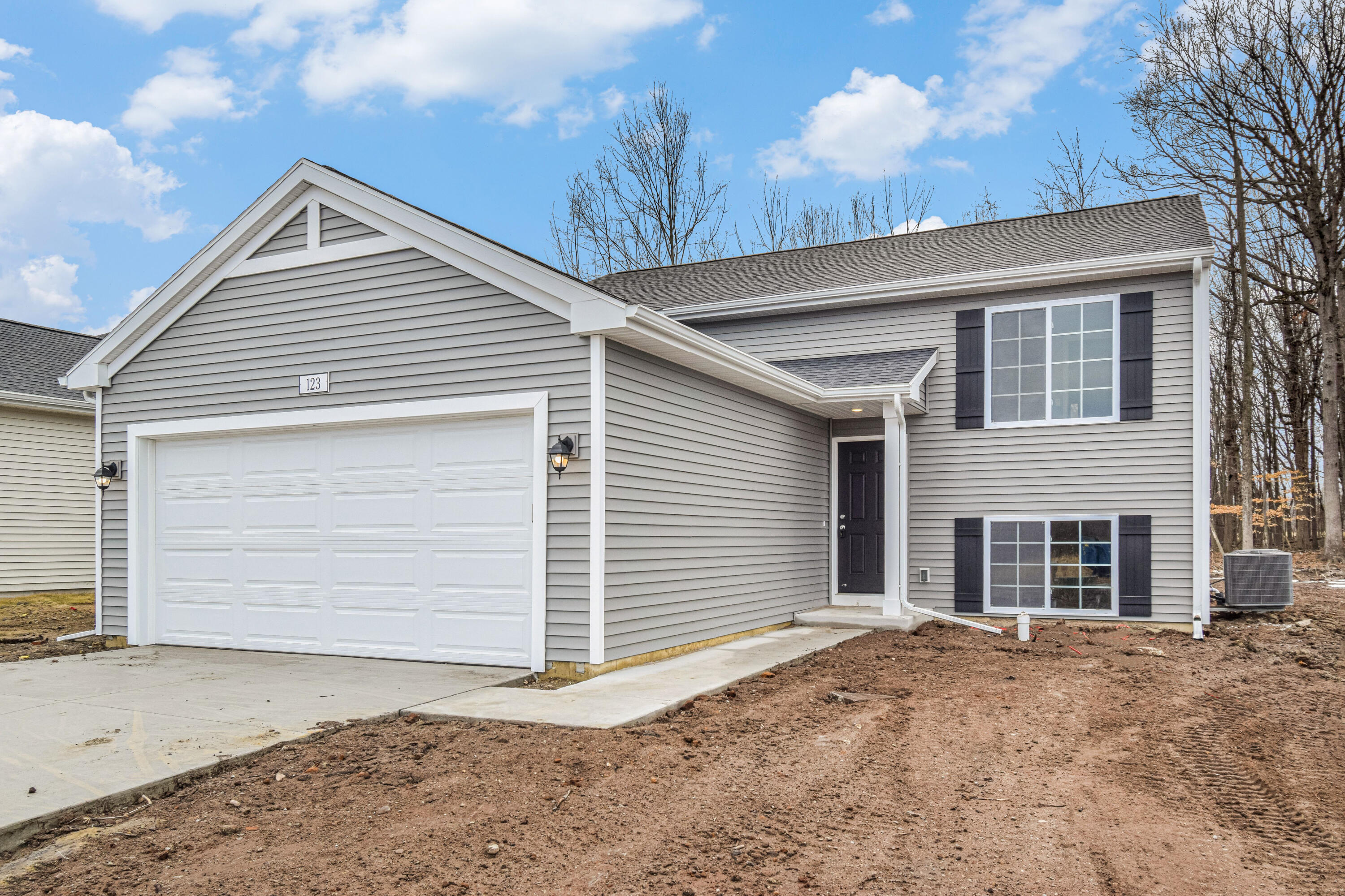 1107 E Henry Drive Property Photo 1