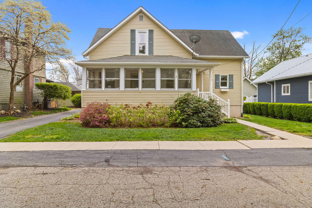 209 E Hawkins Court